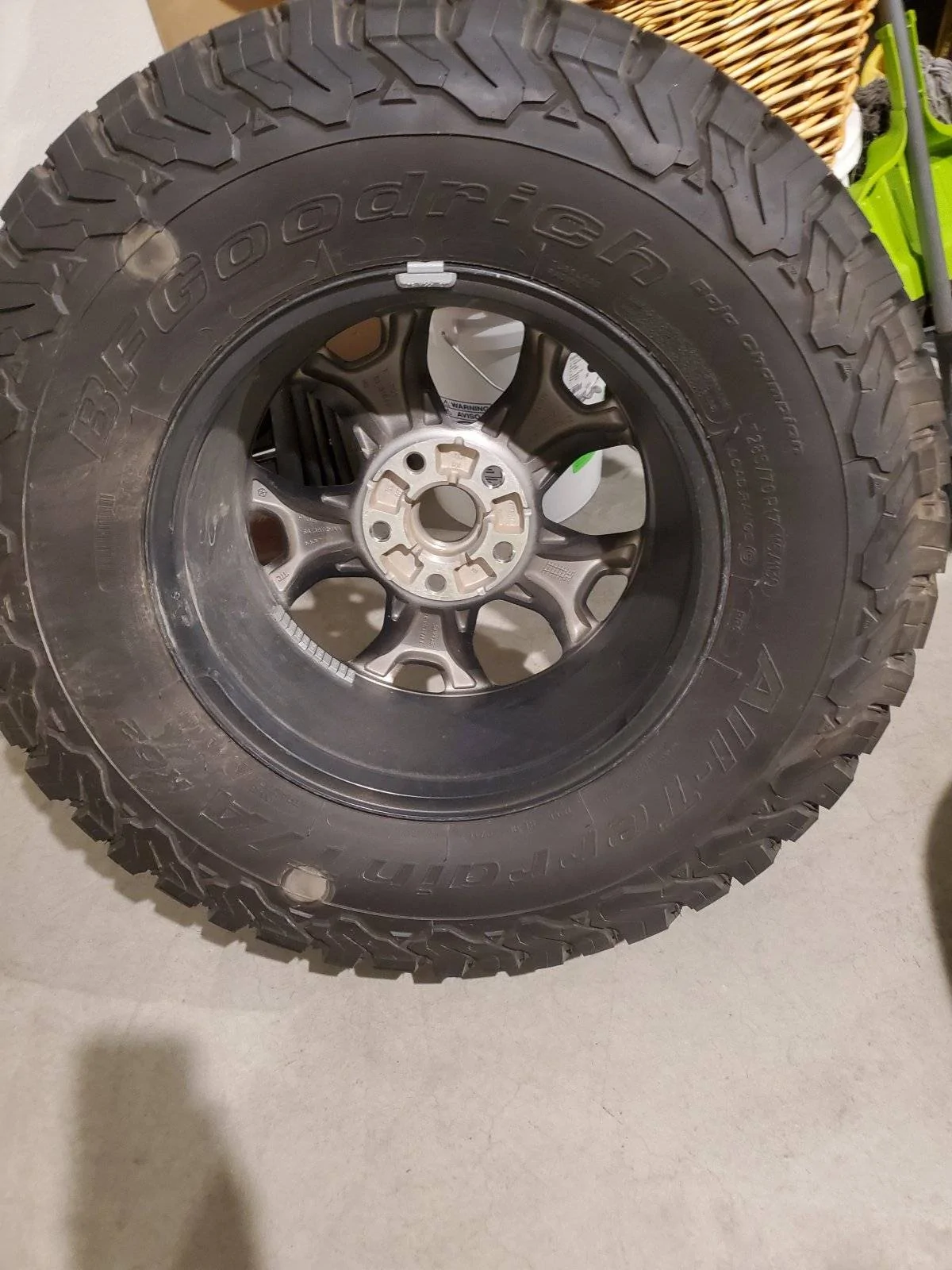 Jeep Wrangler JL Where is the tire sensor at? 20210415_201529