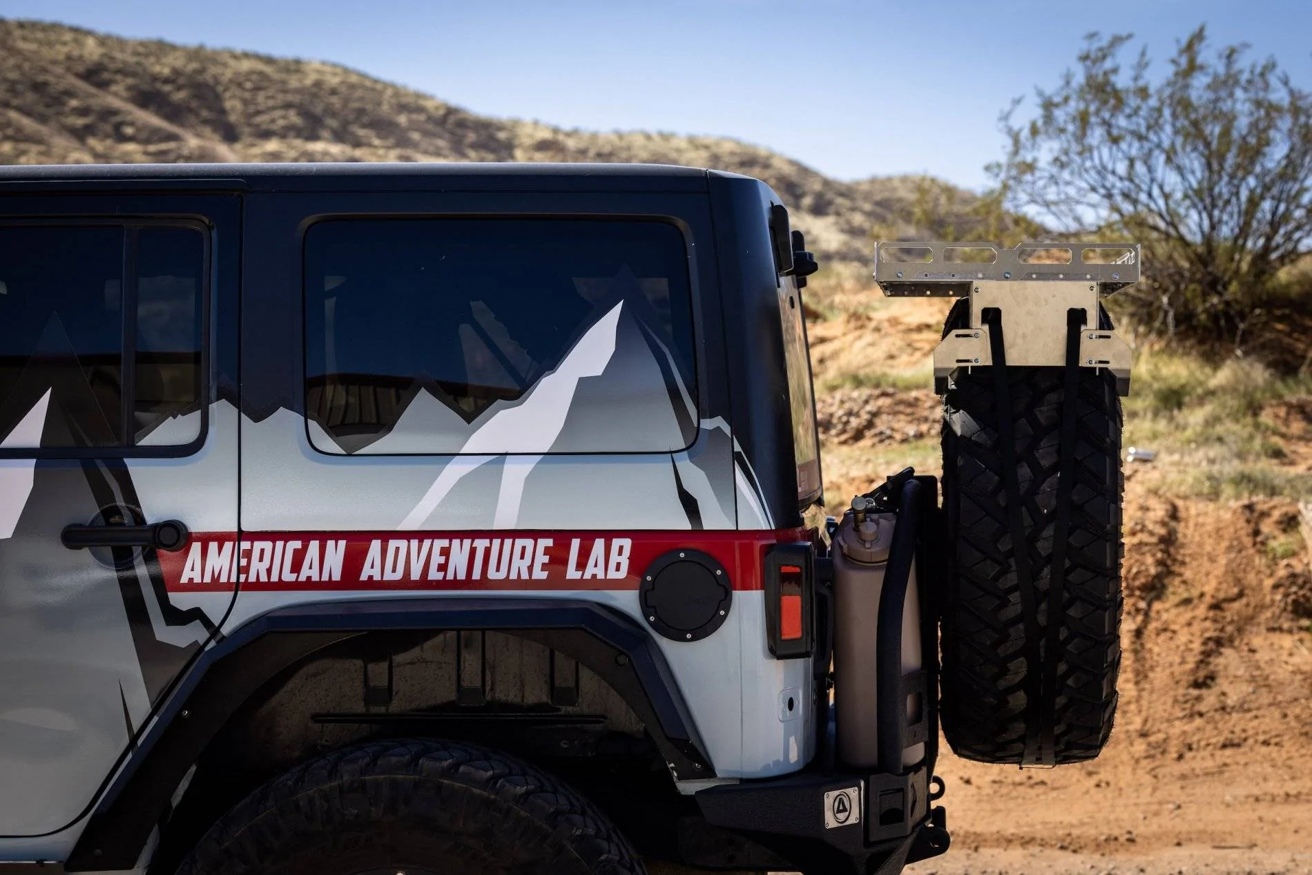 Jeep Wrangler JL Rear tire cargo rack G18A0216