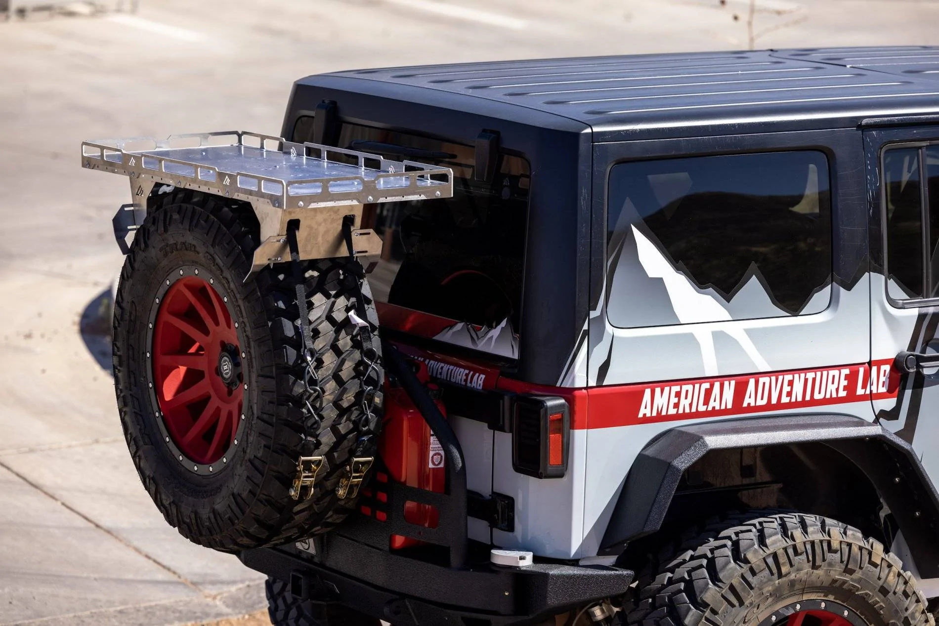 Jeep Wrangler JL Rear tire cargo rack G18A0191