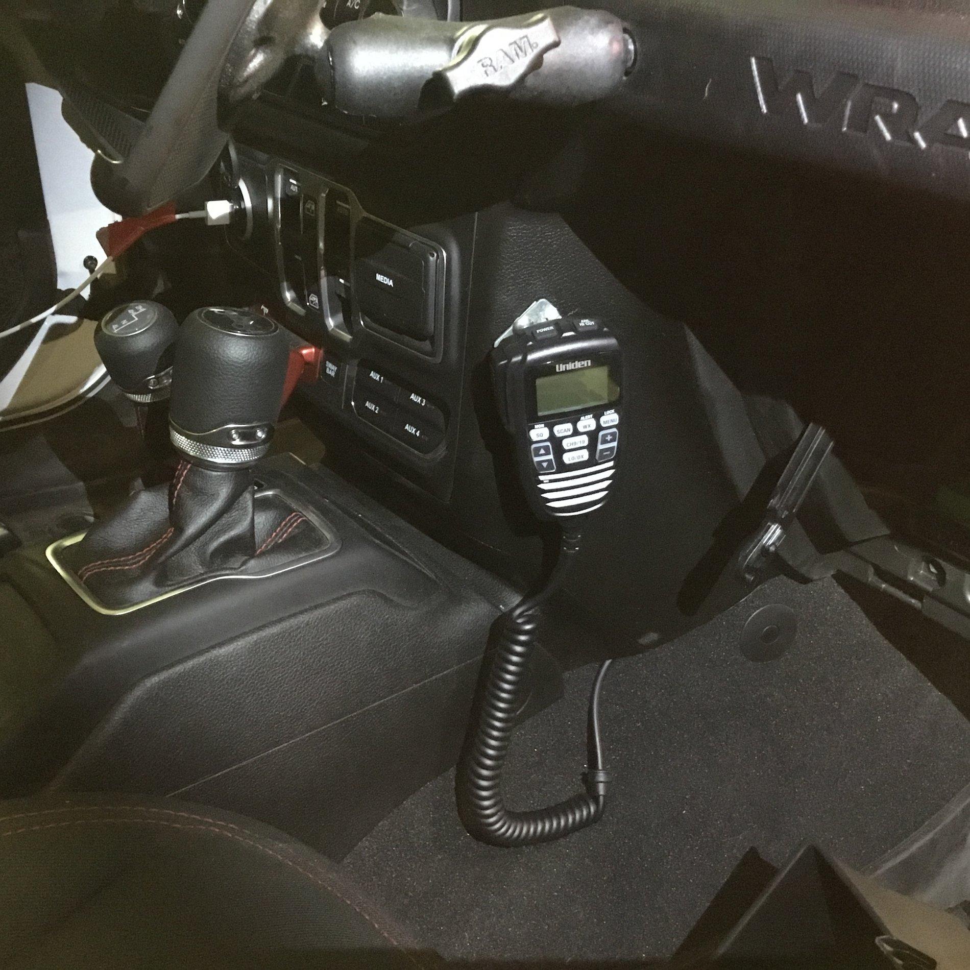 Jeep Wrangler JL CB Radio Install ima