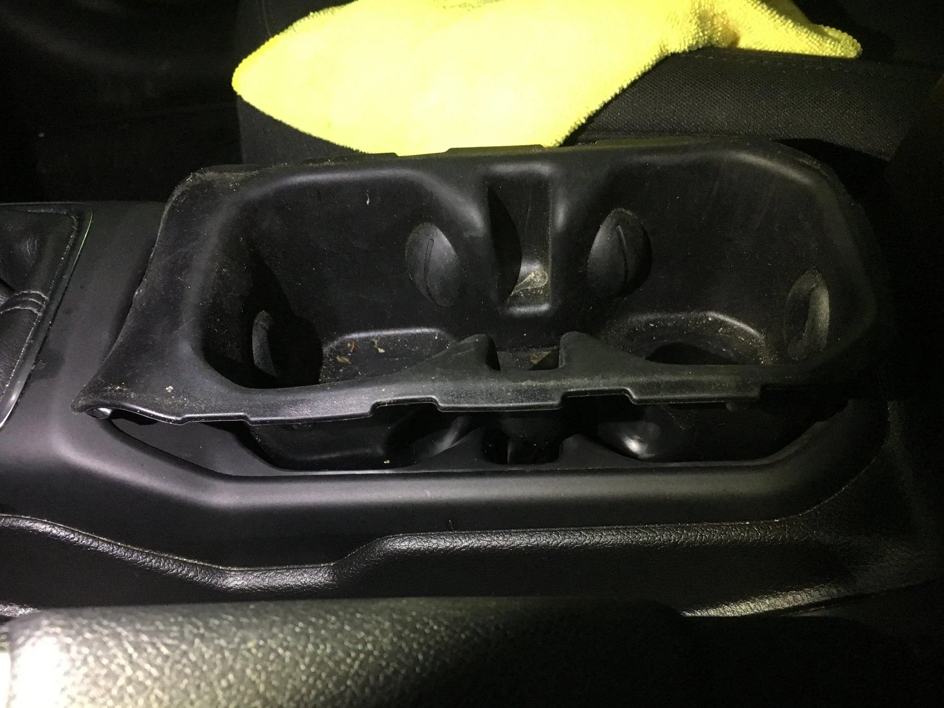 Jeep Wrangler JL JL Front Cupholder Removal imag