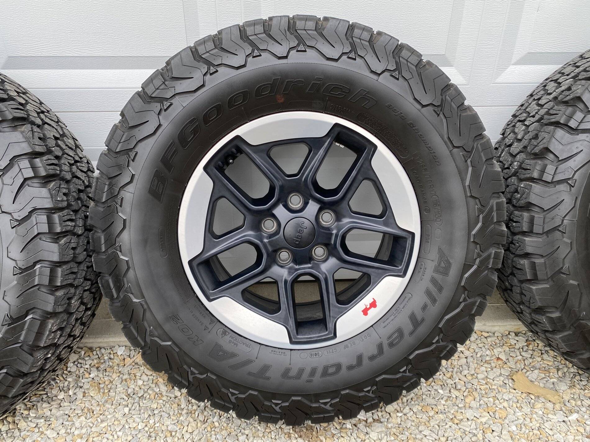 Jeep Wrangler JL Rubicon Wheels & Tires w/TPMS 3