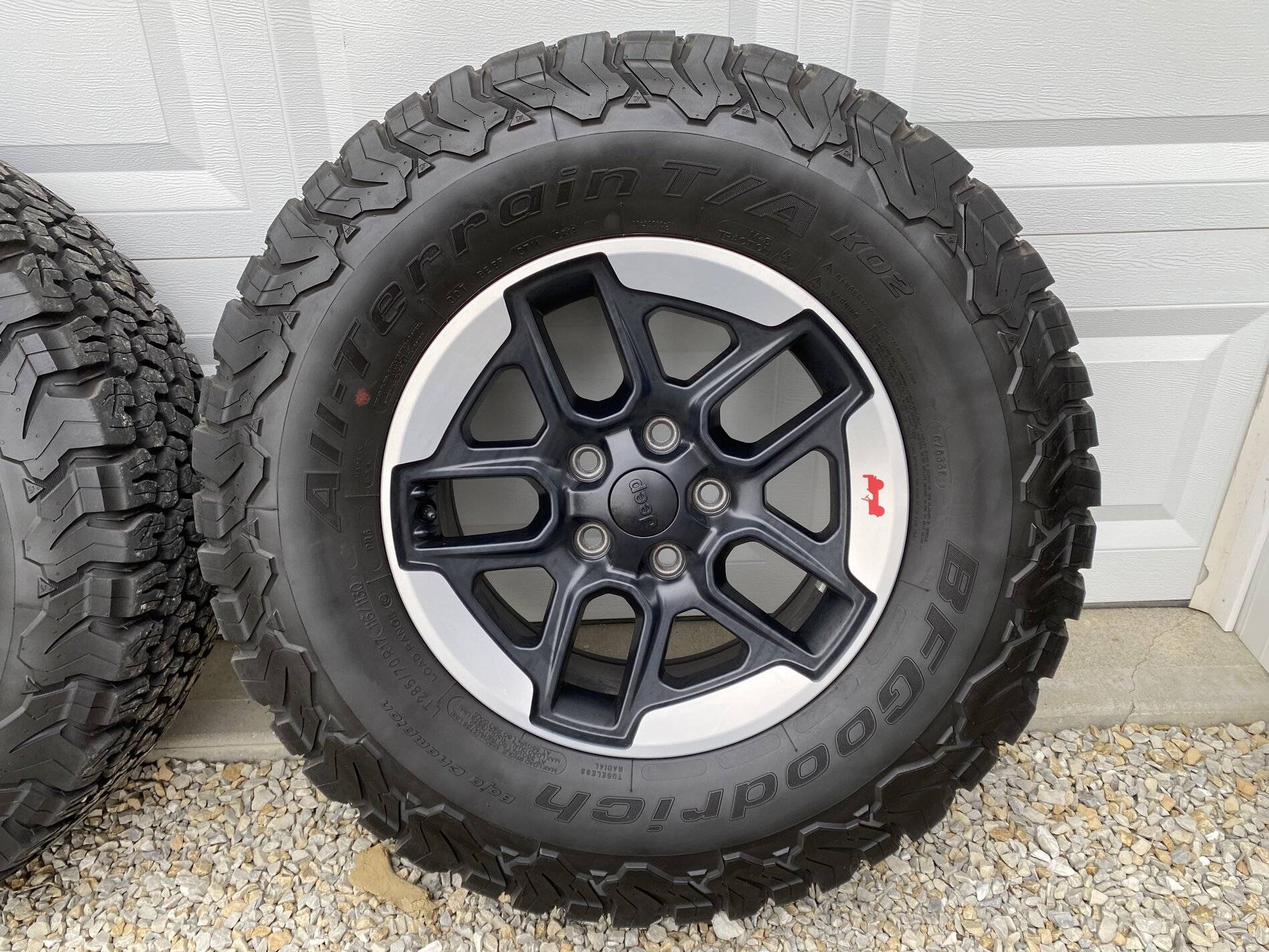 Jeep Wrangler JL Rubicon Wheels & Tires w/TPMS 4