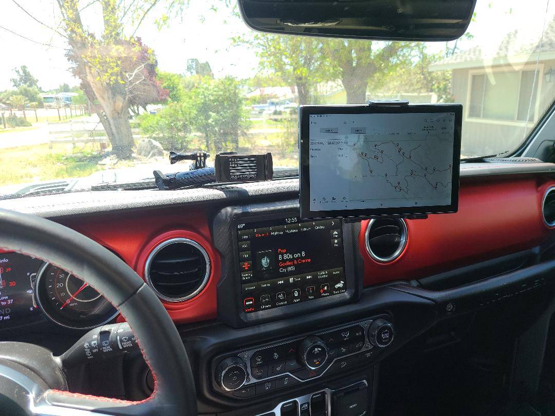 Jeep Wrangler JL GPS Map for offroading Tablet mount