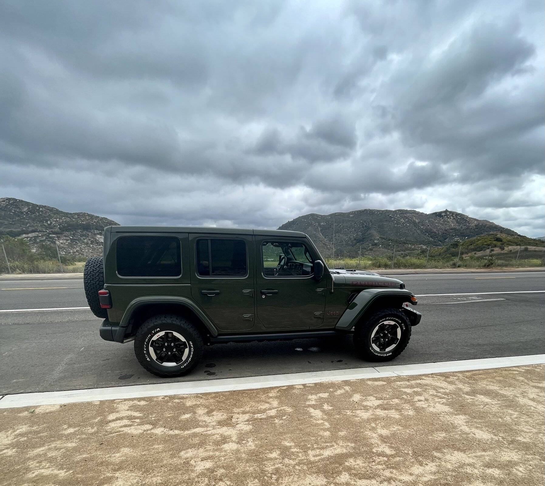 Jeep Wrangler JL Sky Touch roof...... 4AB8EB32-502C-4E48-A6DF-4DCA86942017
