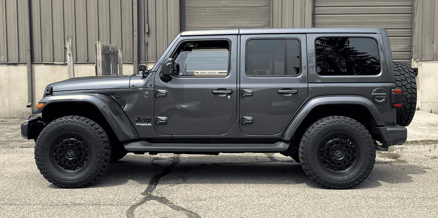 Jeep Wrangler JL 33's on the High Altitude Jeep 1