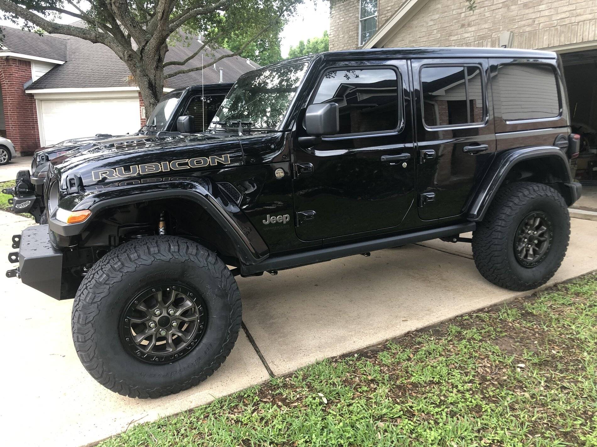 Jeep Wrangler JL Worked on the 392 diet, gave her some air and made him a little taller this weekend 940E942D-37E5-4132-BA01-356AD1BC33B6