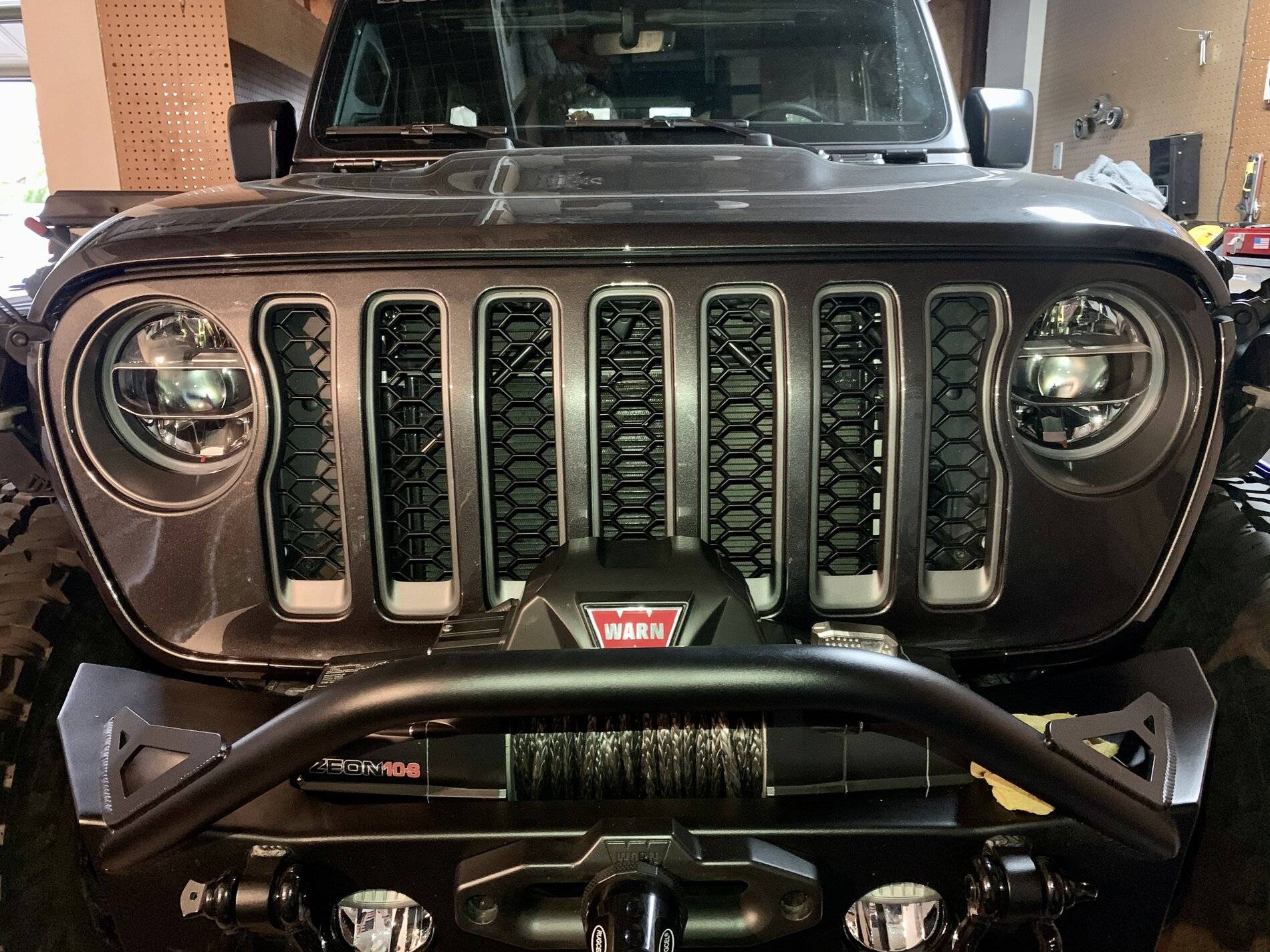 Jeep Wrangler JL Gladiator grill on JL install BCB96E32-98B0-40F0-8121-FEA567A4C670