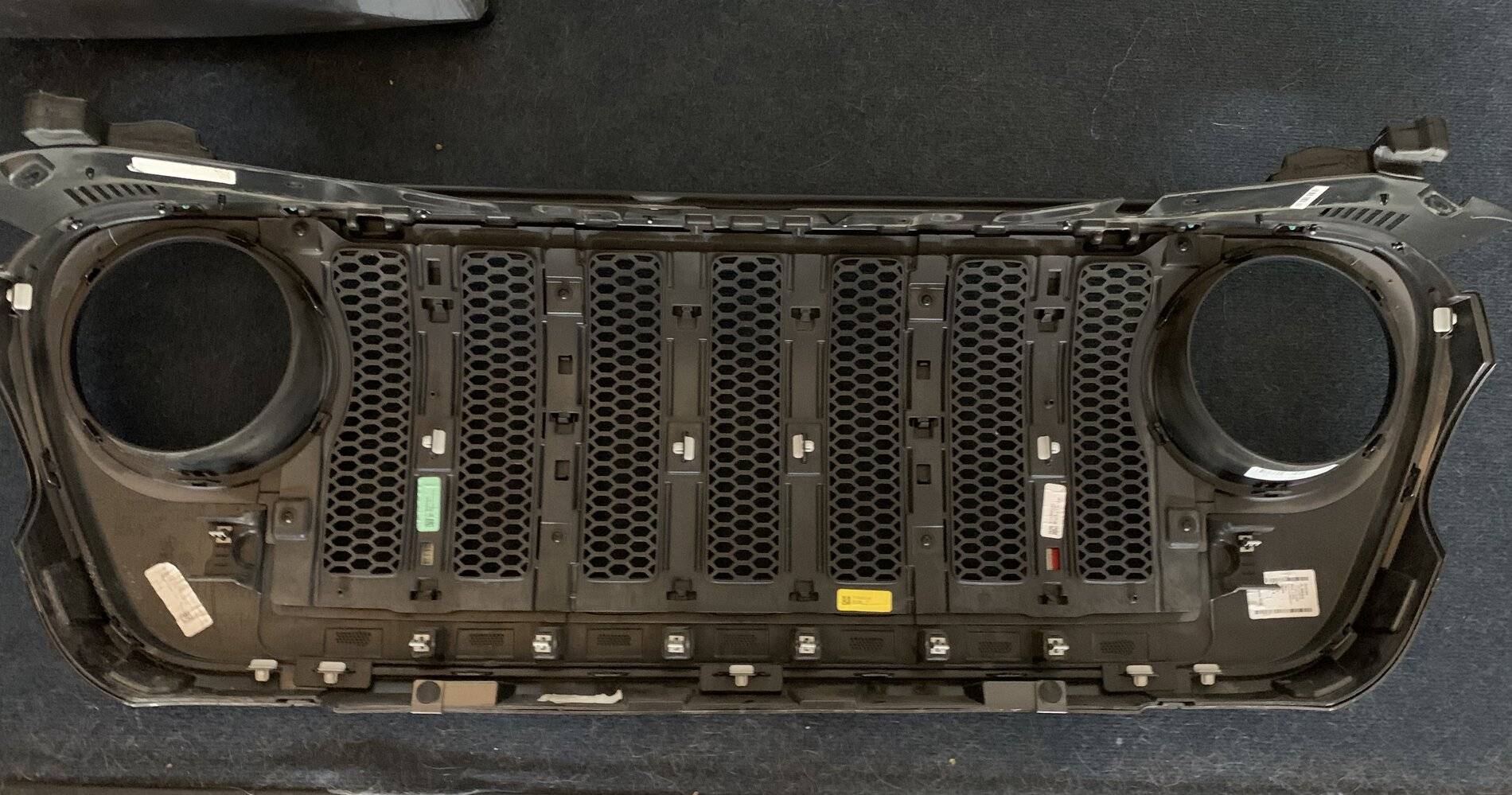Jeep Wrangler JL Gladiator grill on JL install 822D7E3E-8EFC-4B3F-8B8E-62BEEBCB3E7C
