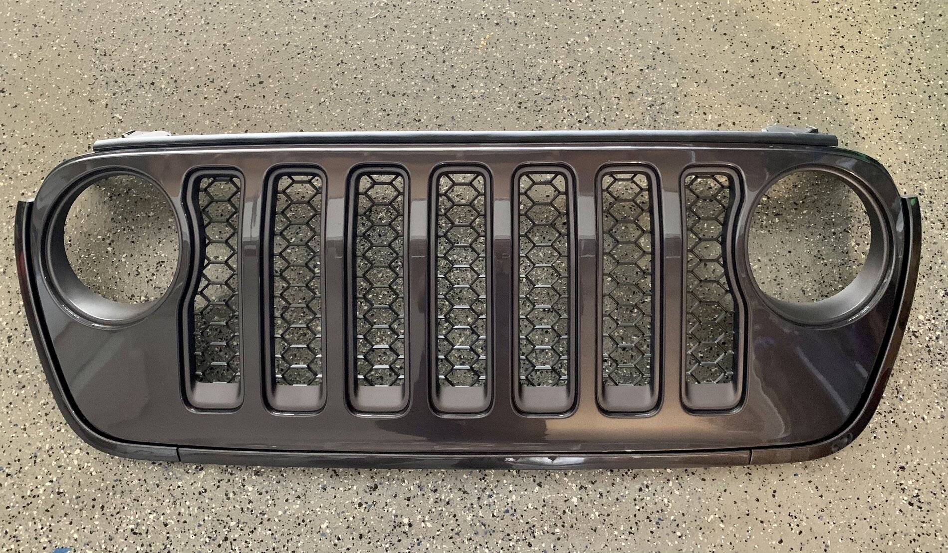 Jeep Wrangler JL Gladiator grill on JL install 2405D23F-54AB-46CA-8957-757767CDD3F9