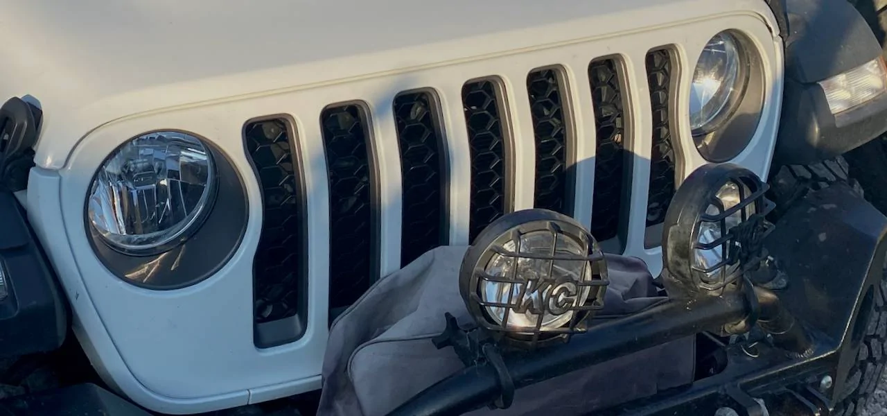Jeep Wrangler JL Gladiator grill on JL install JT grill screen