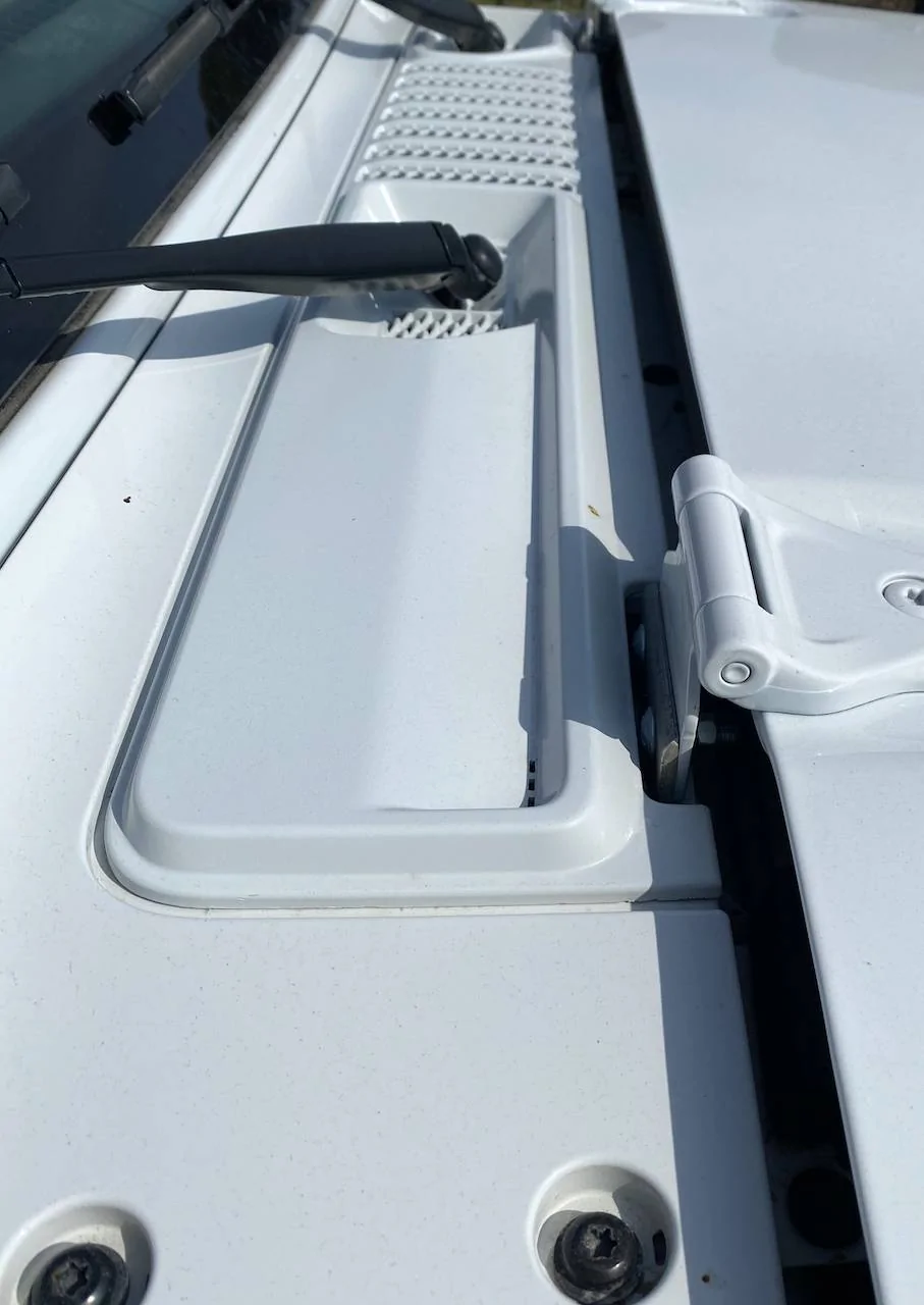 Jeep Wrangler JL Gladiator grill on JL install hood hinge extension 