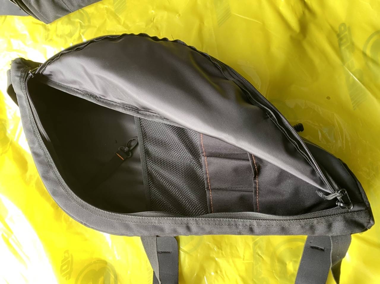Jeep Wrangler JL XG Cargo Magellan bags D5FCF7E9-583F-4065-9A14-7699C09F0D27