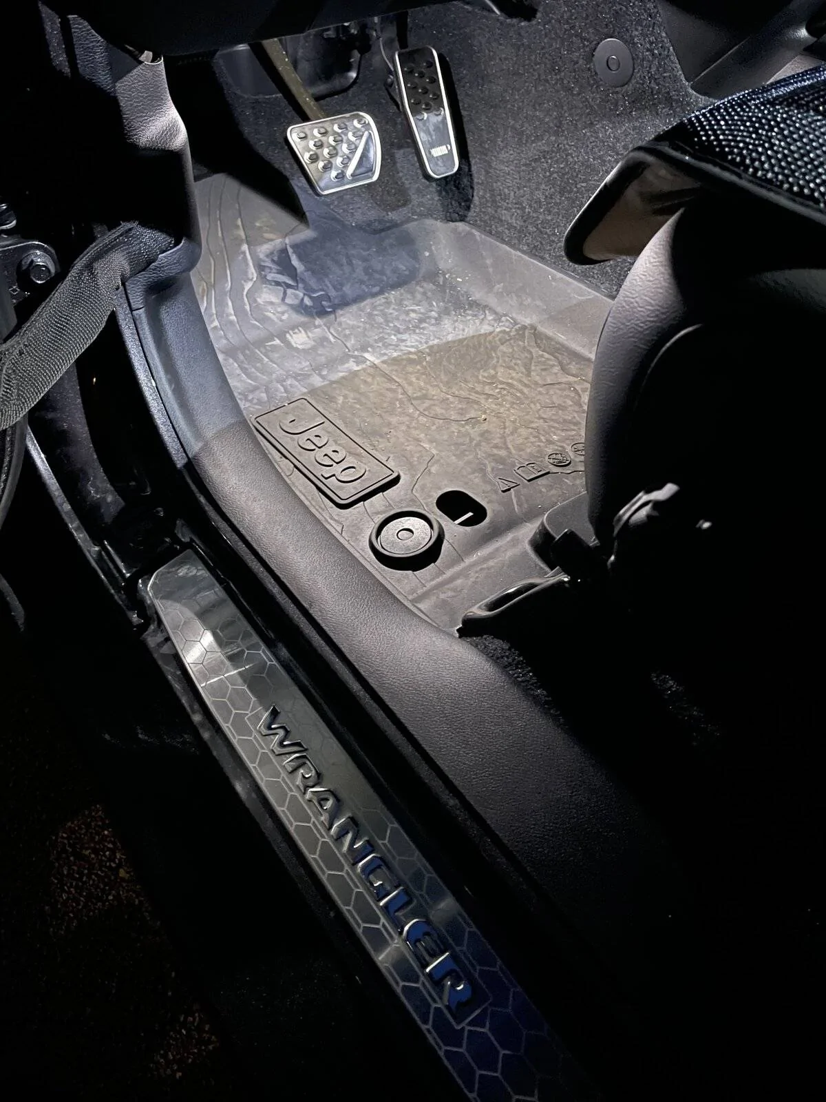 Jeep Wrangler JL Crystal Granite 392 Build 16C0FBF5-1621-473D-8EA7-AA58ED23F515