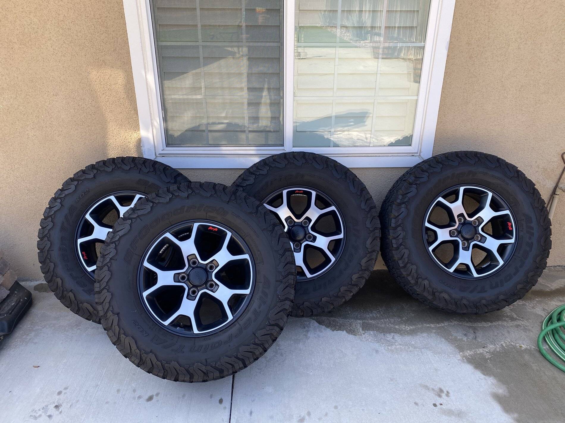 Jeep Wrangler JL Rubicon Take Off Wheels & Tires D3BAC0C6-EF14-49E7-9433-24CBCF0F4464