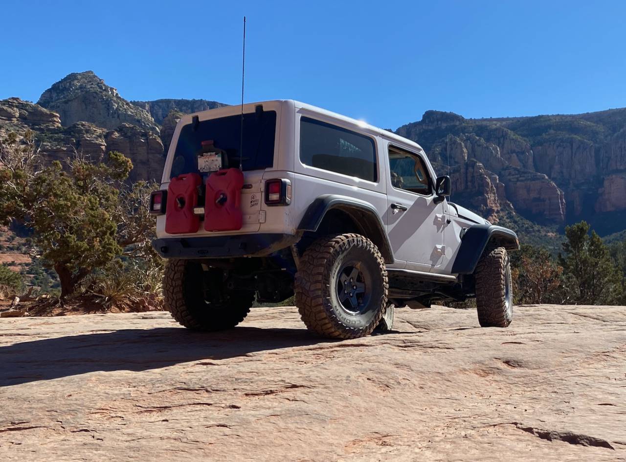 Jeep Wrangler JL Should I remove my rear tire? rear 1-4 view on broken arrow trail
