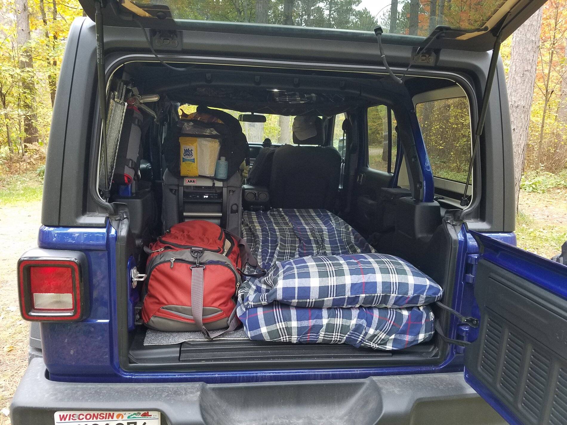 Jeep Wrangler JL cheap sleep system (for 1 person) Campin