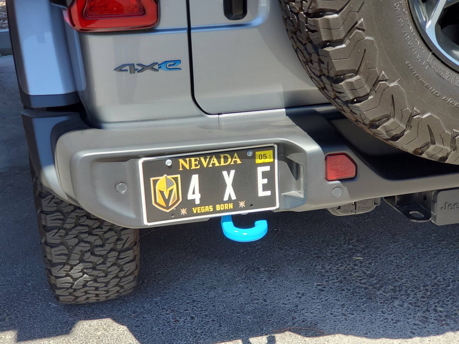 Jeep Wrangler JL 4xe license plate BCD7BE9E-228A-4F48-B782-E4221E82DC24
