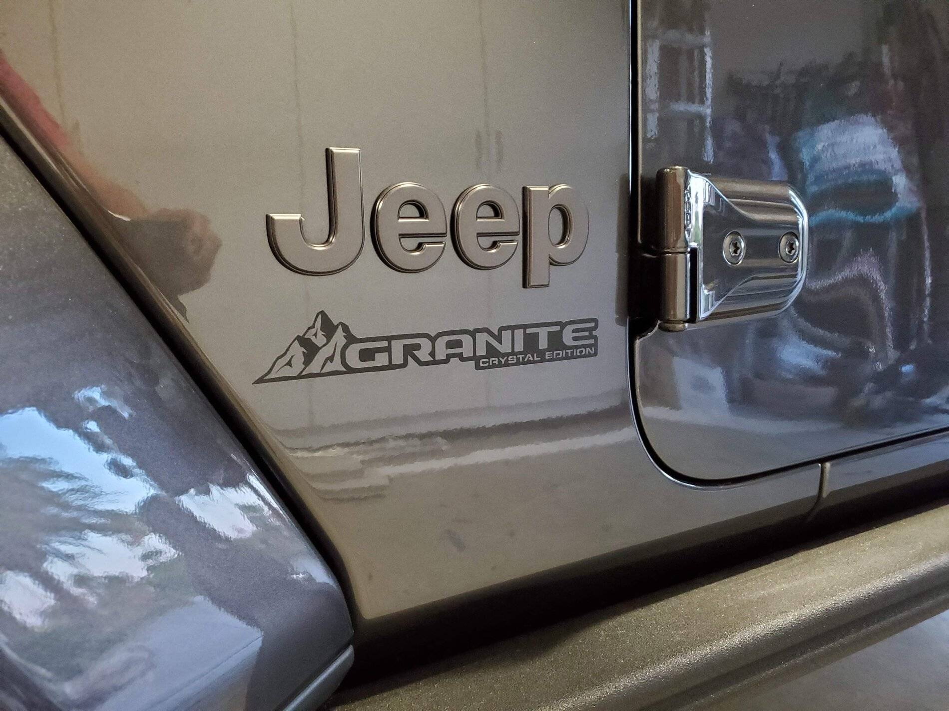 Jeep Wrangler JL Blackout "Jeep" lettering EBD18590-9809-4B5D-9A07-57D37945640C