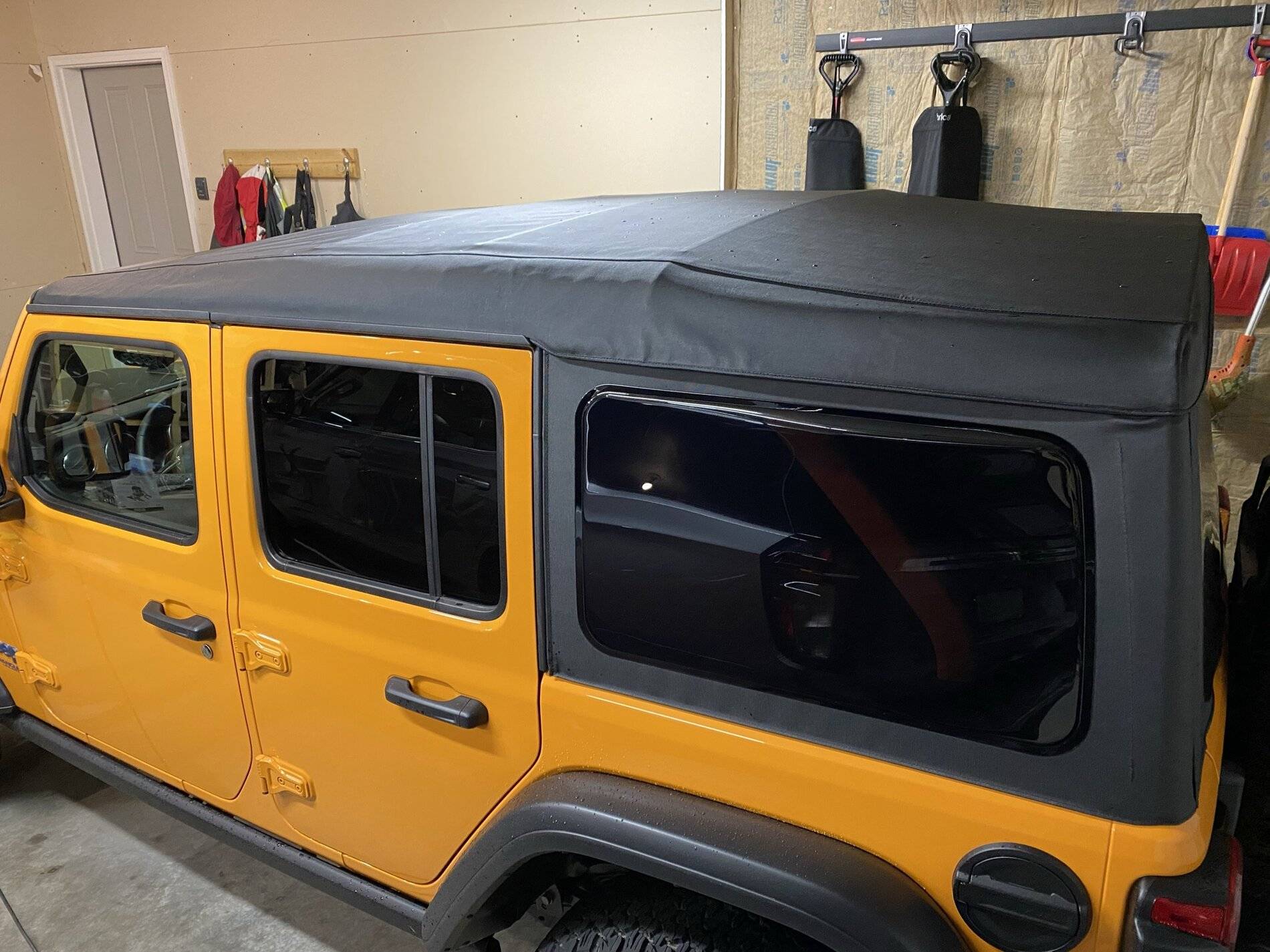 Jeep Wrangler JL JLU Sailcoth soft top with tinted windows E0E1A70A-42A1-4D26-B0D3-2EB14CF41D1C