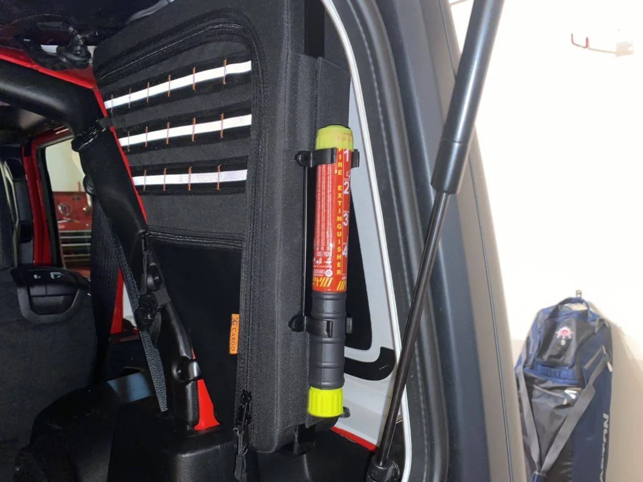 Jeep Wrangler JL Element Fire Extinguisher location and mounting. 84667802-797F-412E-BFE9-81EB9C3C1E22