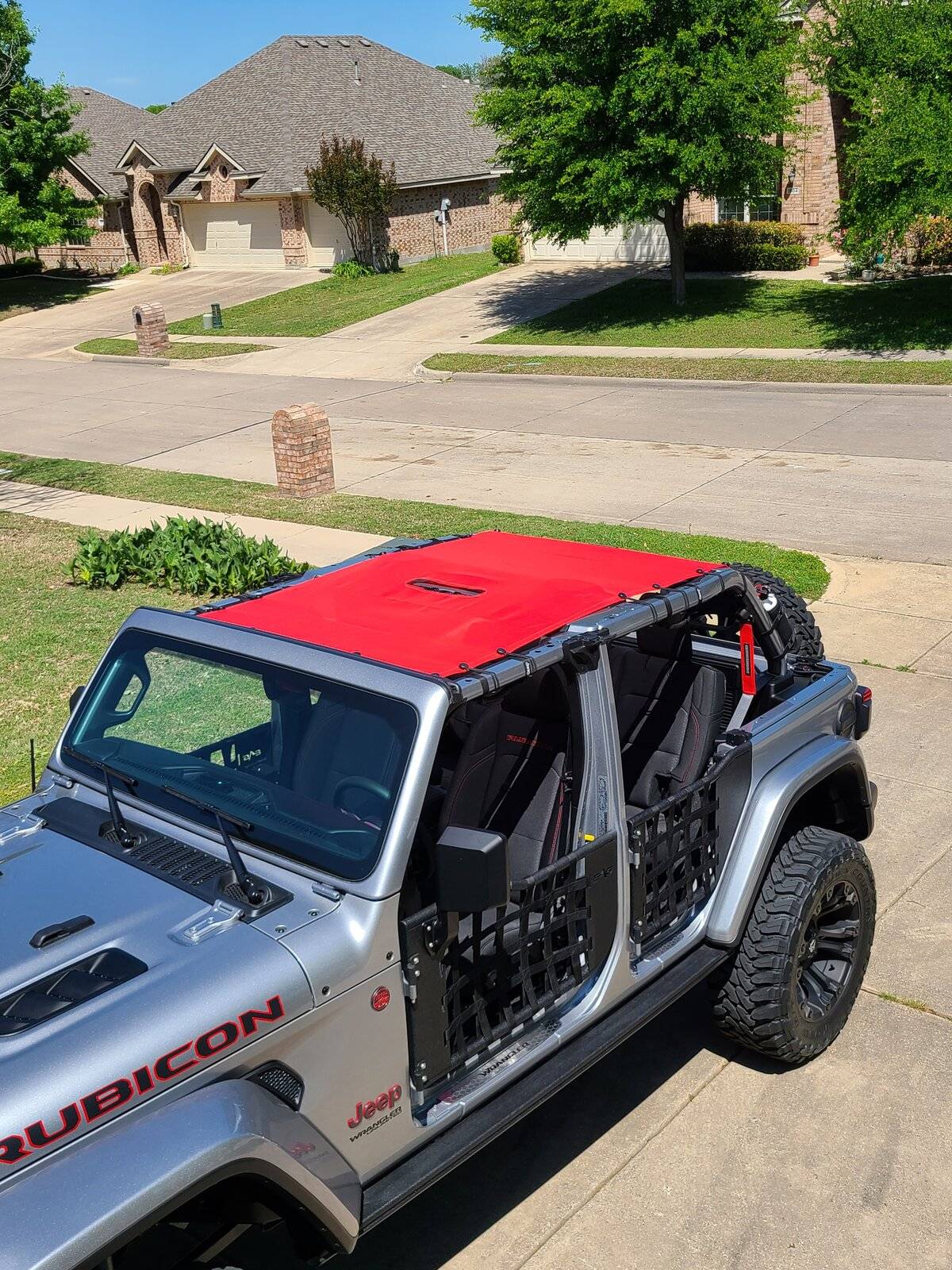 Jeep Wrangler JL Rubicon vs. High Altitude Help Rock sliders with  Step Assist