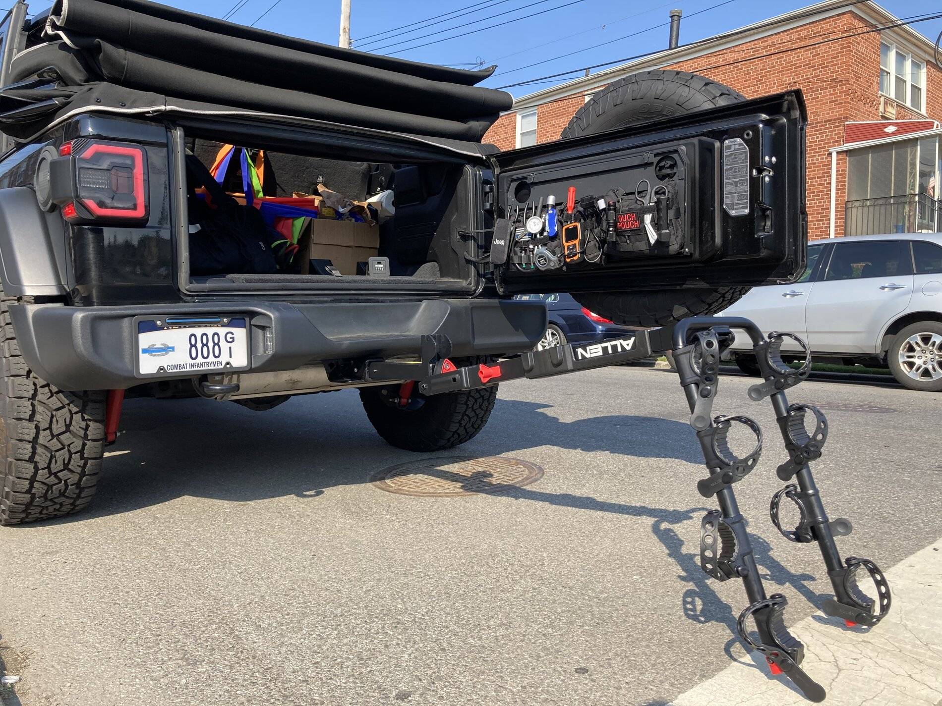 Jeep Wrangler JL My Cheap Tailgate Table 152F8BC9-7831-4CFF-9119-FACD07A493DE