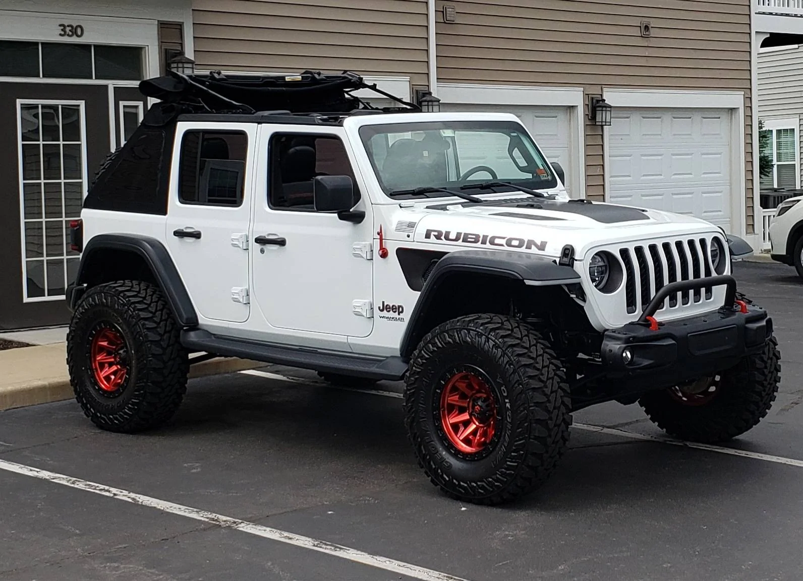 Jeep Wrangler JL Rubicon Red around logos? 20210525_145908