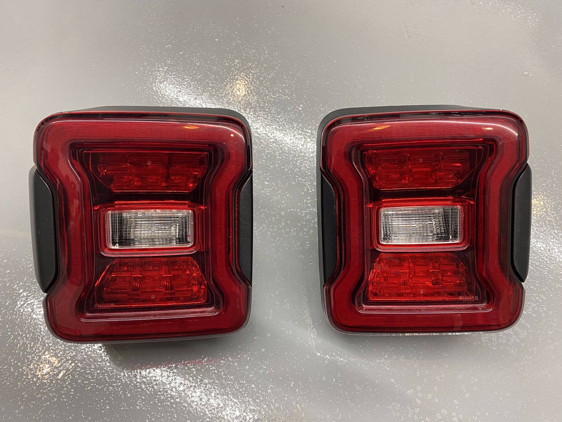 Jeep Wrangler JL OEM Mopar LED Tail Lights IMG_5431.HEIC