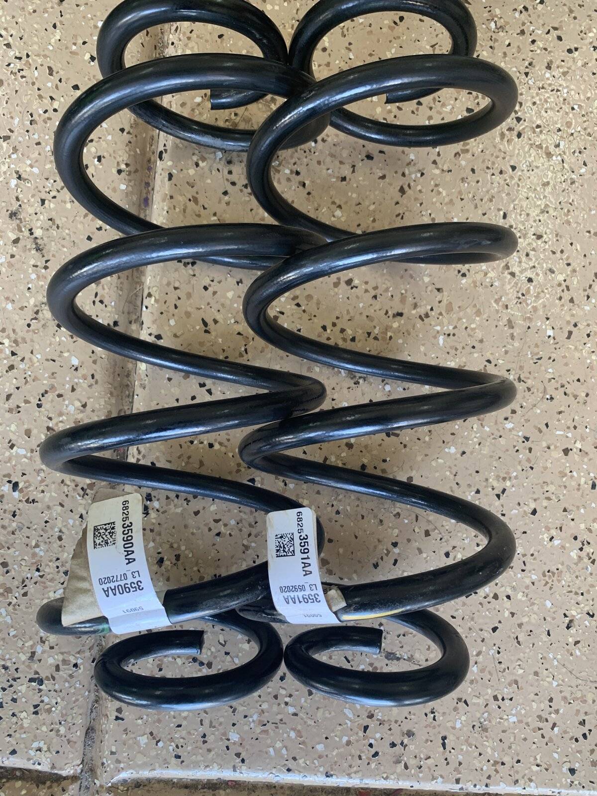 Jeep Wrangler JL 2020 JLU Rubicon take off suspension 02401D54-81C4-4817-BFE9-CA5D2CB6FD15