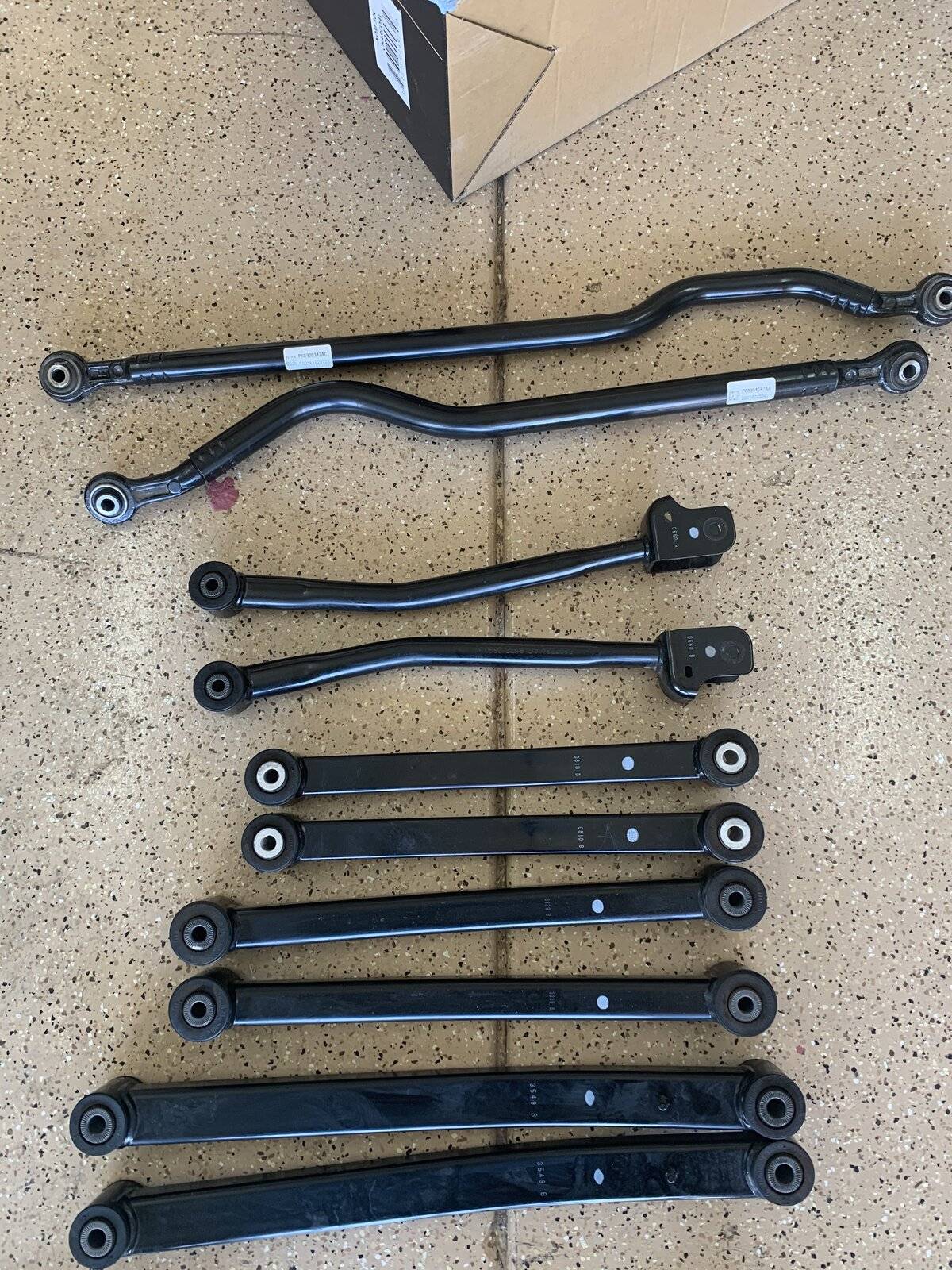 Jeep Wrangler JL 2020 JLU Rubicon take off suspension 308616F8-93DE-40E9-BB13-E92FF3F473AD
