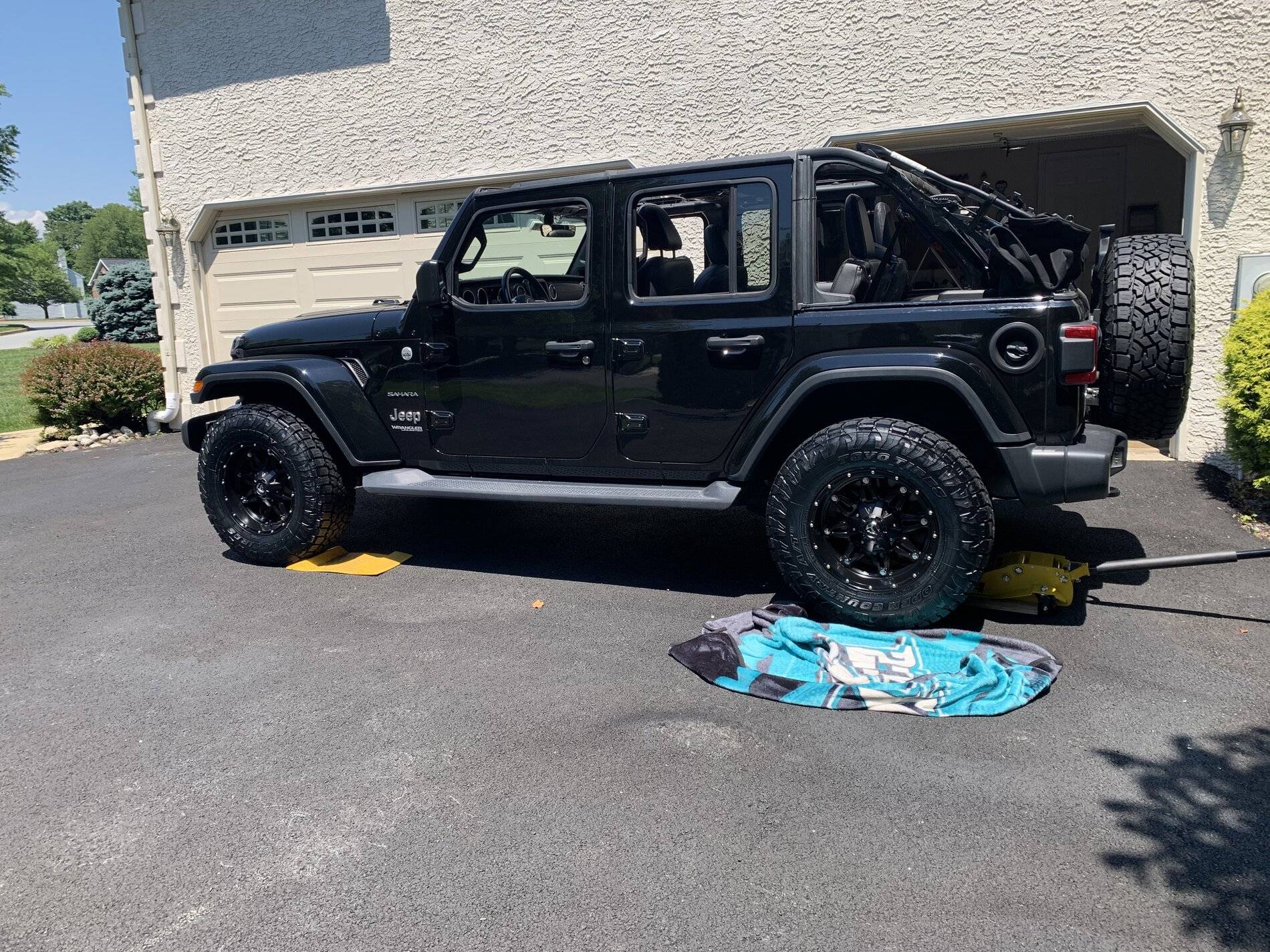 Jeep Wrangler JL Sahara got some new shoes! DA1EBA0E-2708-4F39-A850-D65B70E12797