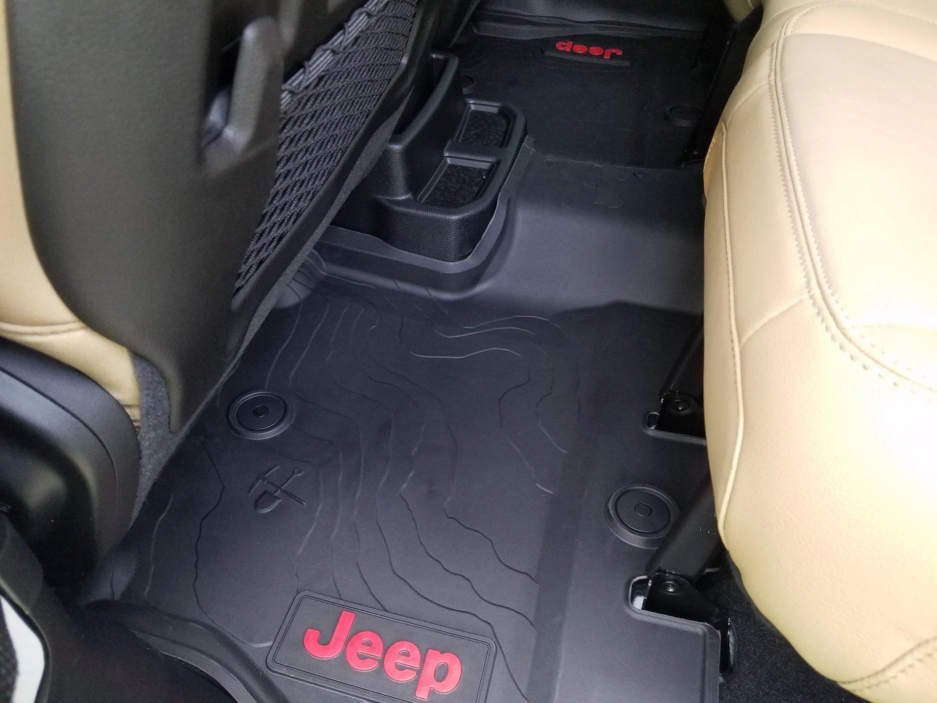 Jeep Wrangler JL Got my MOPAR slush mats 20180523_190355[1]