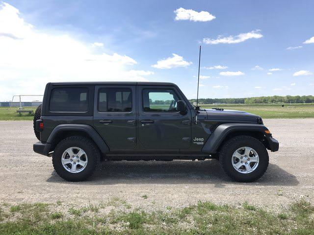 Jeep Wrangler JL CB Antenna Mount Needed! cGjuknDl