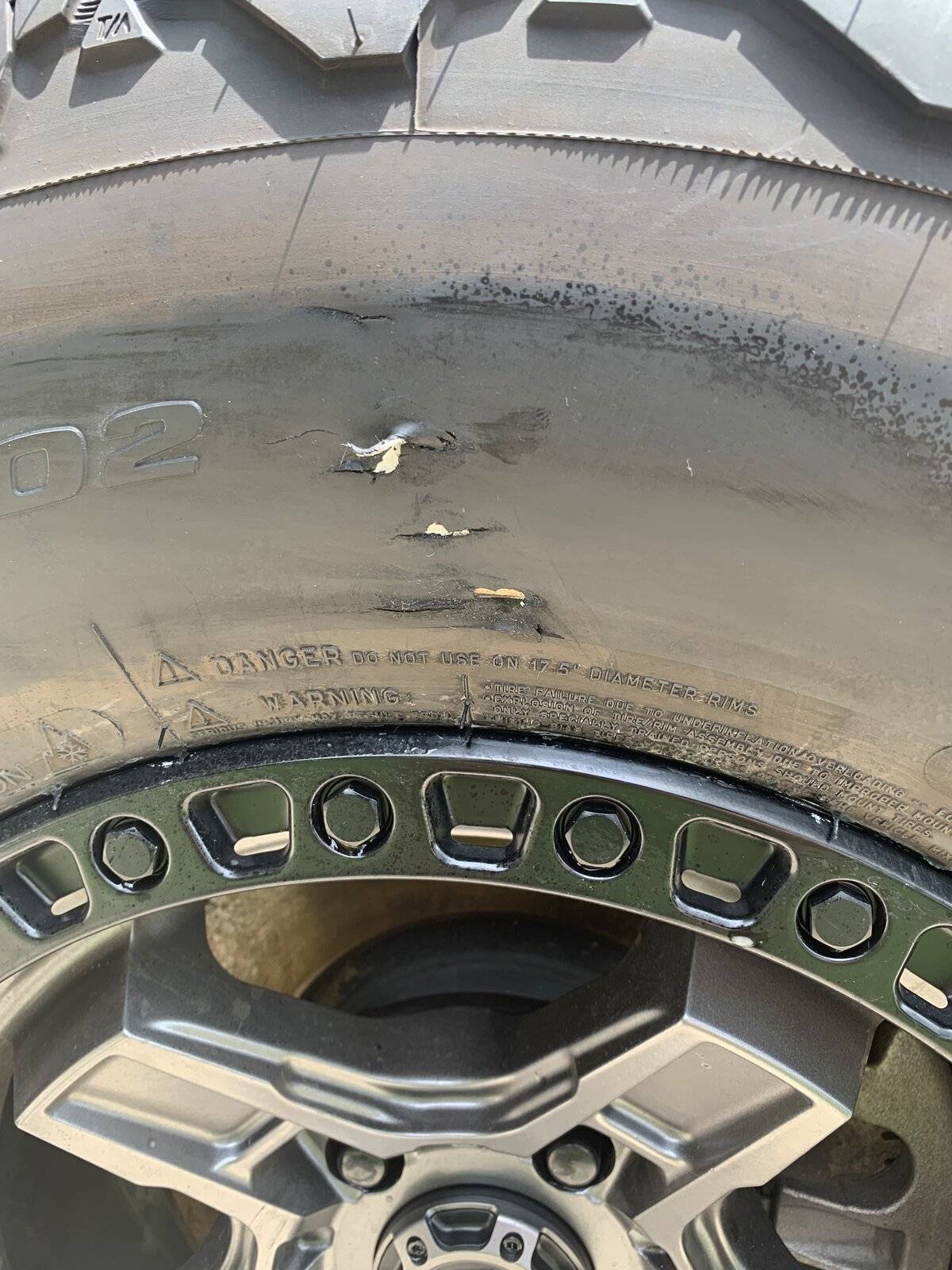 Jeep Wrangler JL Tire damage 9C798E70-9E38-4B40-99CD-3A305810EC5E