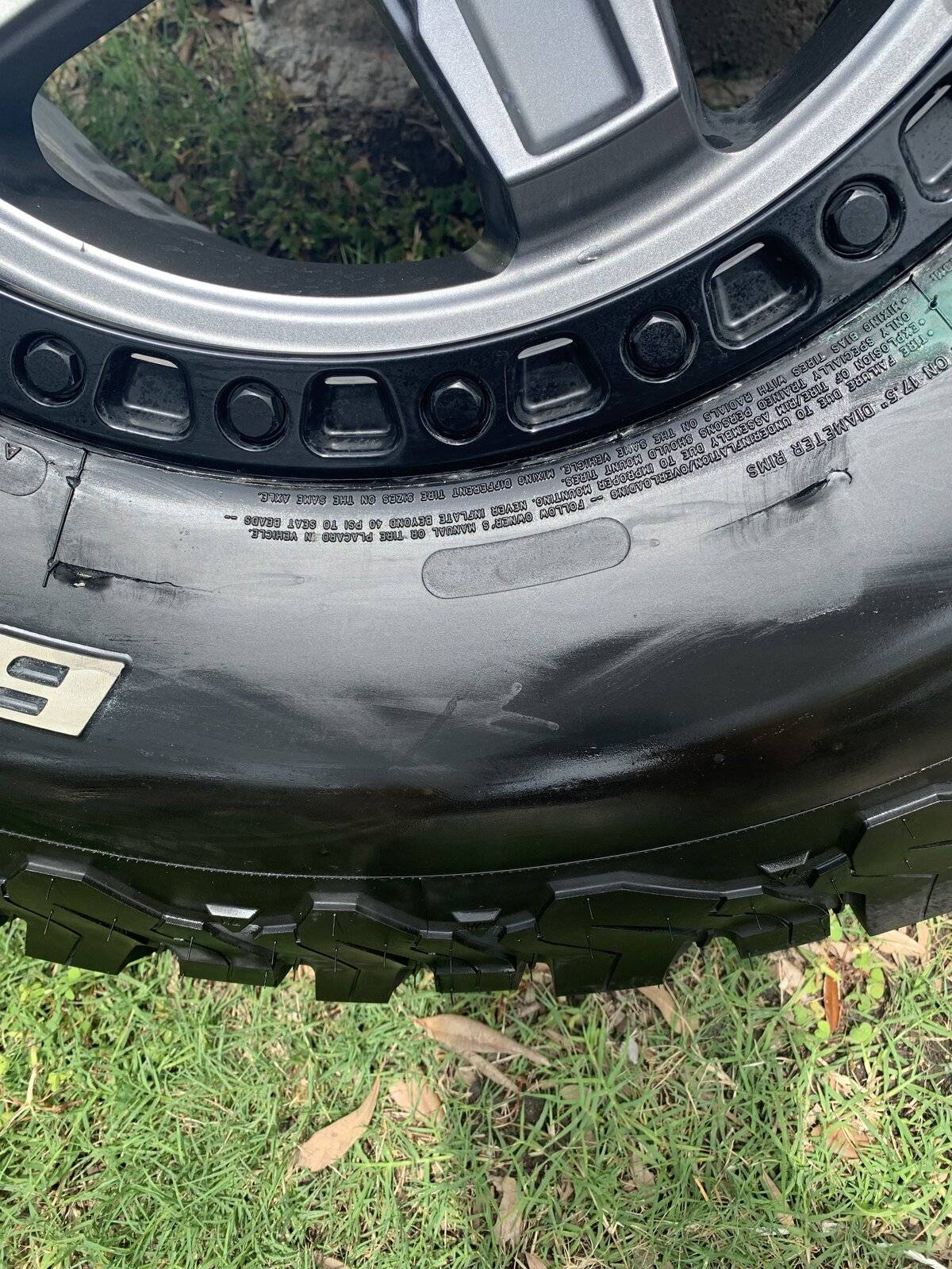 Jeep Wrangler JL Tire damage 49959B08-C5B7-4370-AF81-FF2EB33CDA85