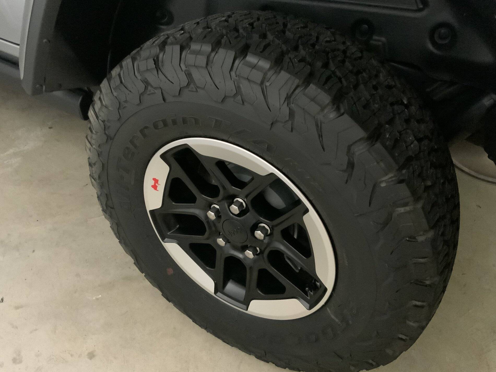 Jeep Wrangler JL Tire Shine 87084B01-C172-4498-92C6-2AD3F43A4C34