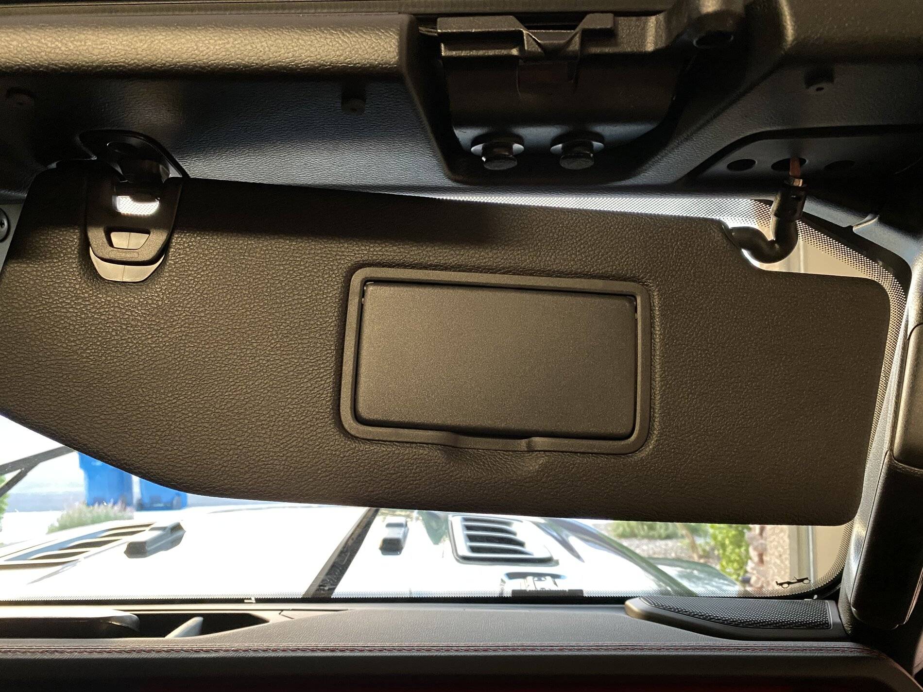 Jeep Wrangler JL Sun Visor Broken 852F7F47-29F9-415E-9317-77FD477304B0