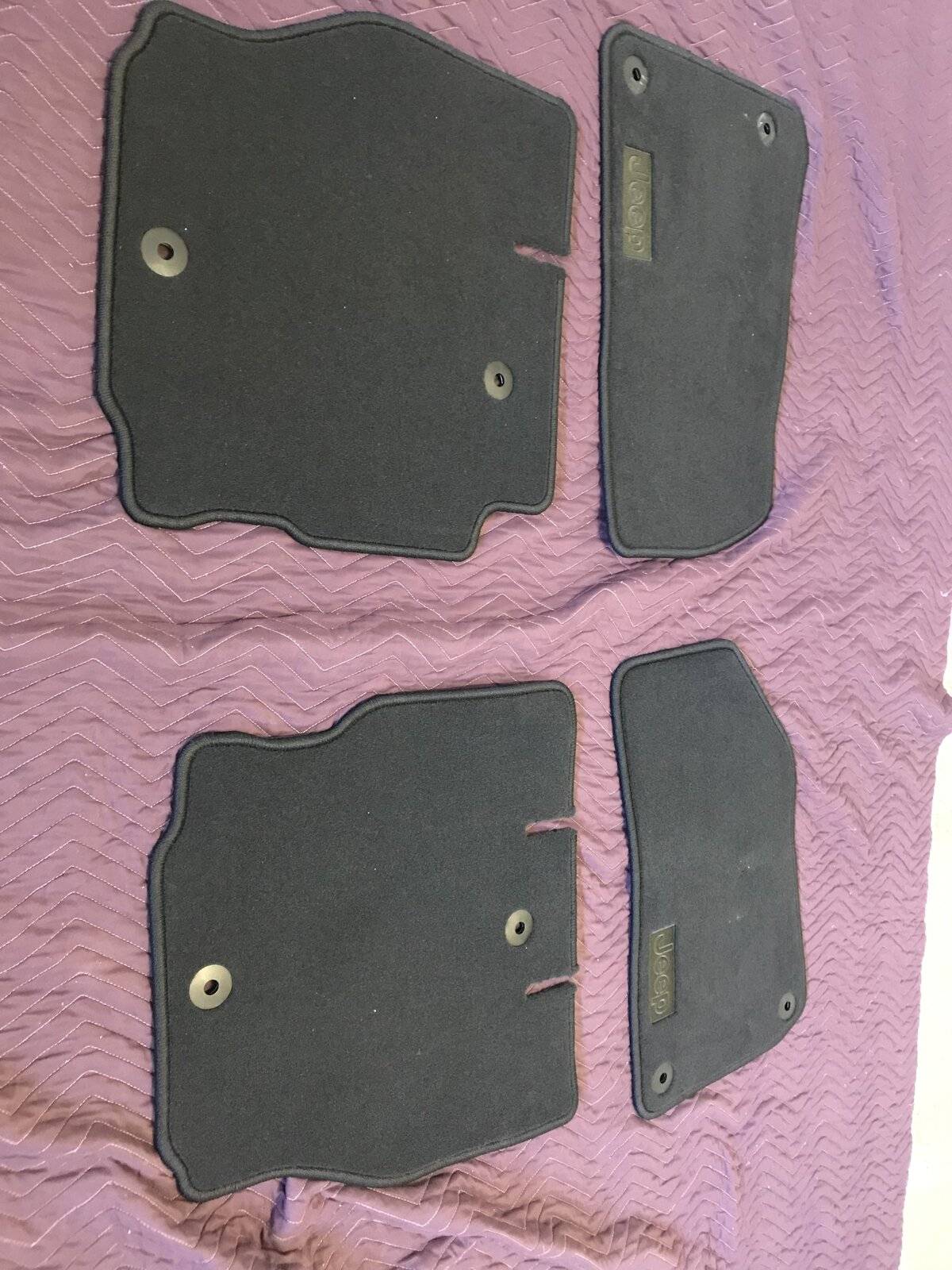 Jeep Wrangler JL New floor mat 431E003E-D39F-49F8-BAEB-FB650E278CC1