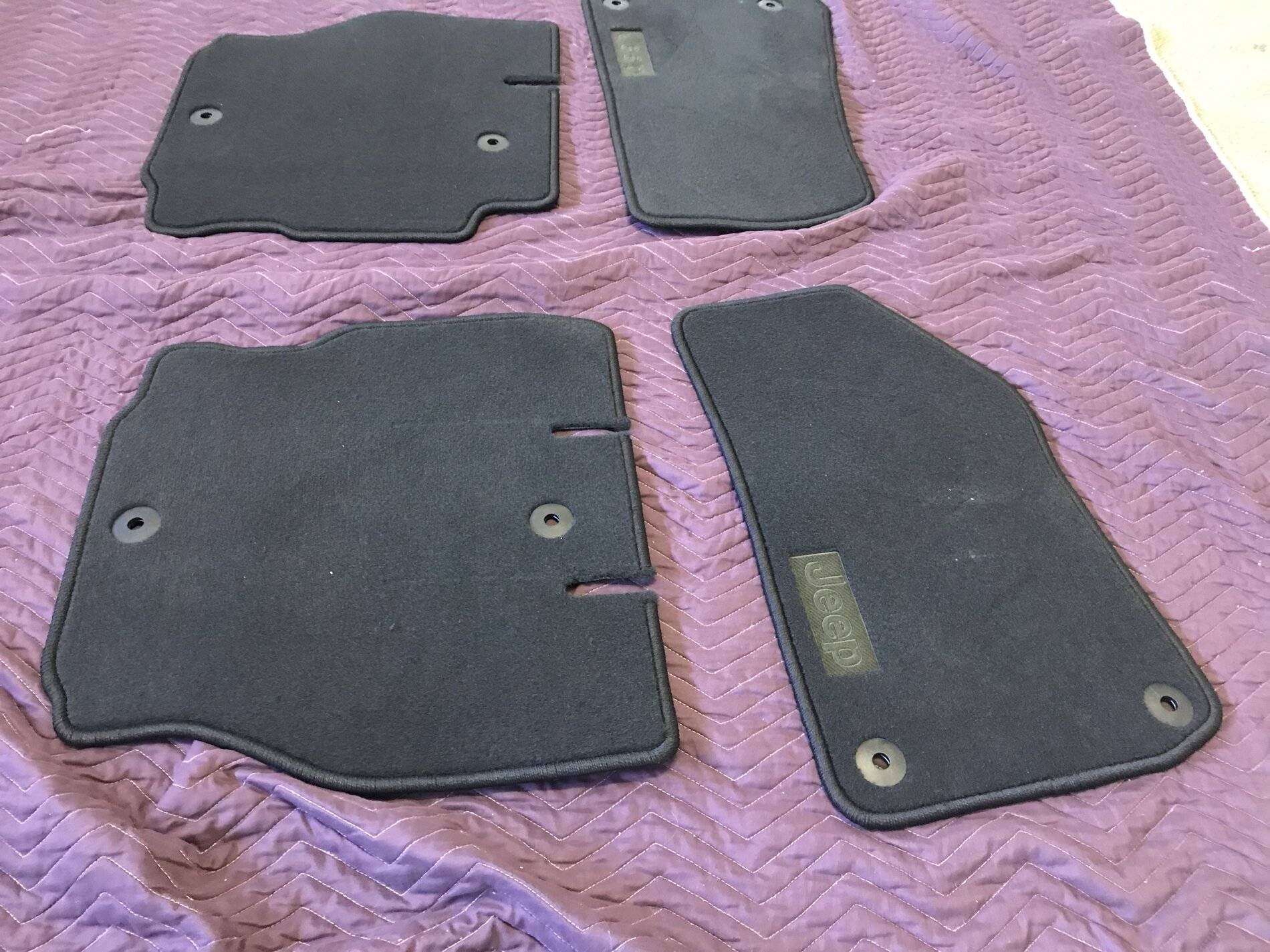 Jeep Wrangler JL New floor mat 639F6D15-7664-4844-89CD-24519EB831BF