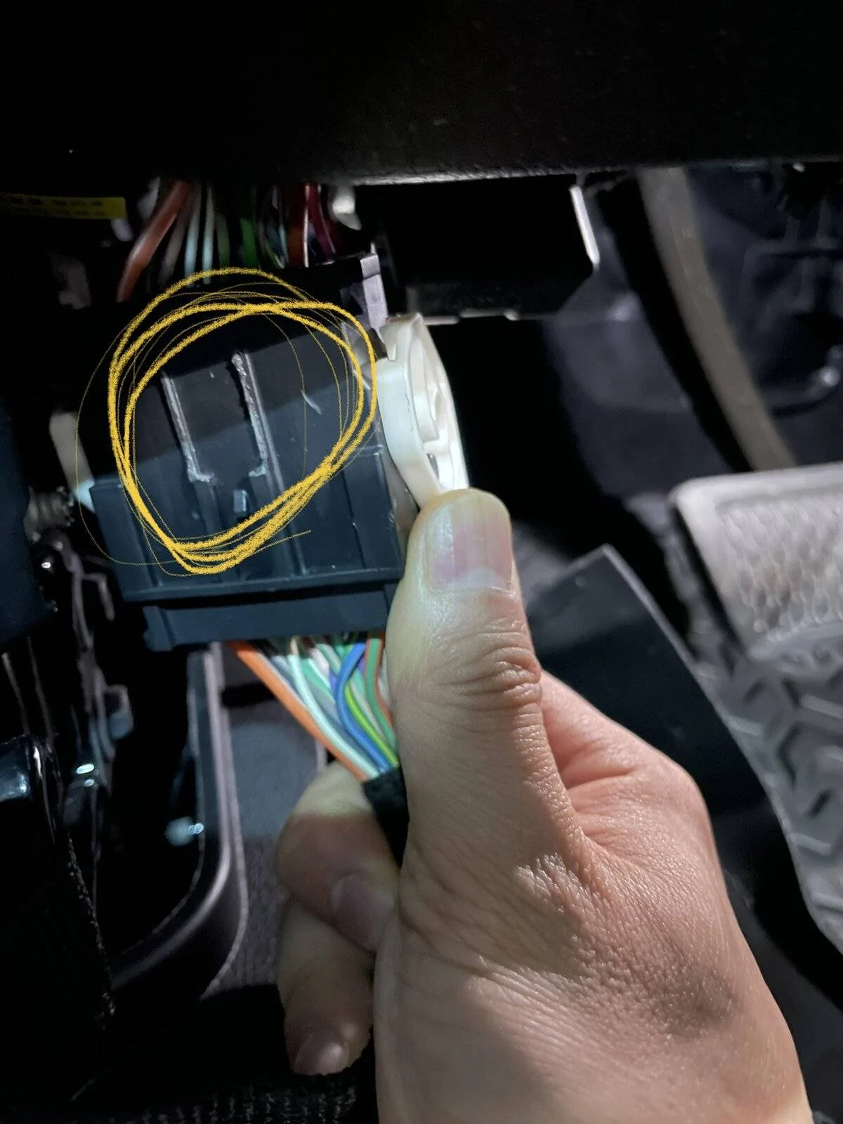Jeep Wrangler JL Door wire harness connector clip broken.. FE36D269-49E0-4E53-BEDF-411468A3E497