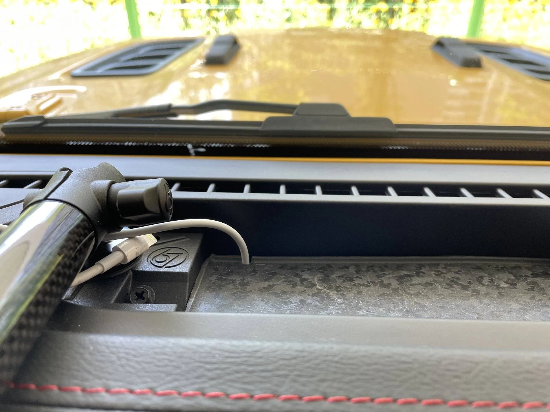 Jeep Wrangler JL DIY: Add USB Port into Upper Dash Tray IMG_0973