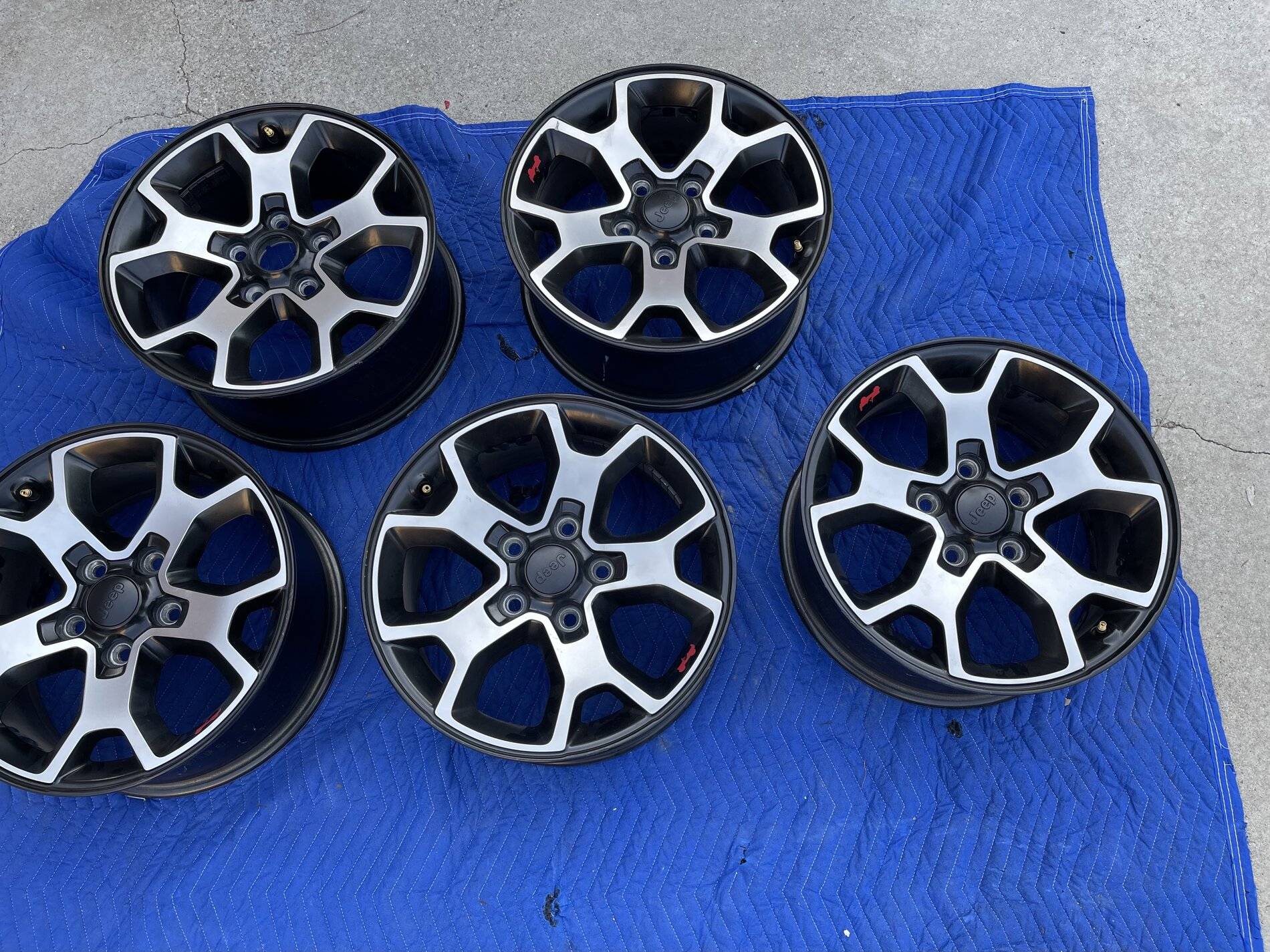 Jeep Wrangler JL Rubicon stock wheels 3E2EAE15-2A70-489D-A58F-4CCA1C519058