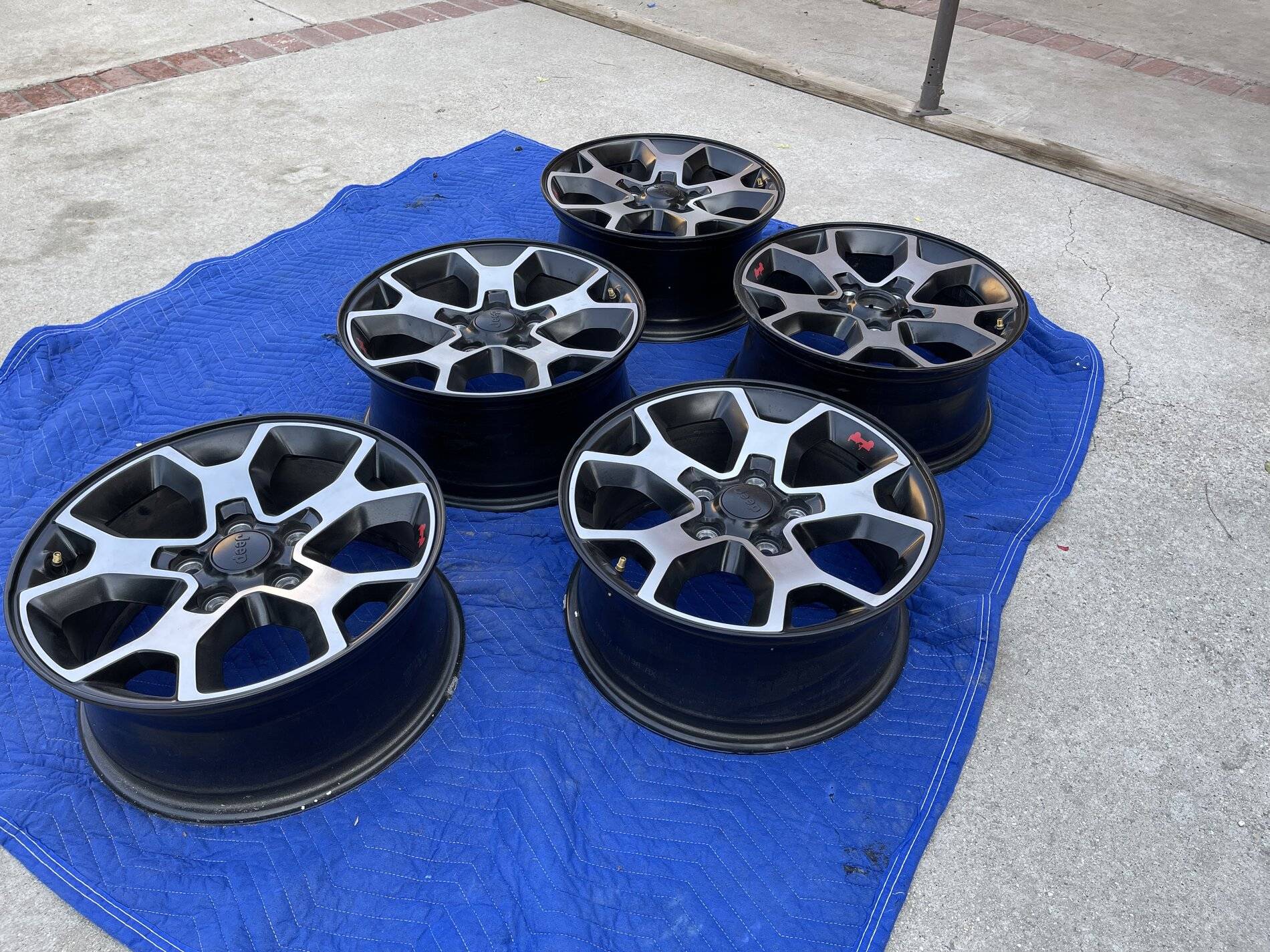 Jeep Wrangler JL Rubicon stock wheels 57F6725F-48CE-4901-919A-EBE65D4EE5F4