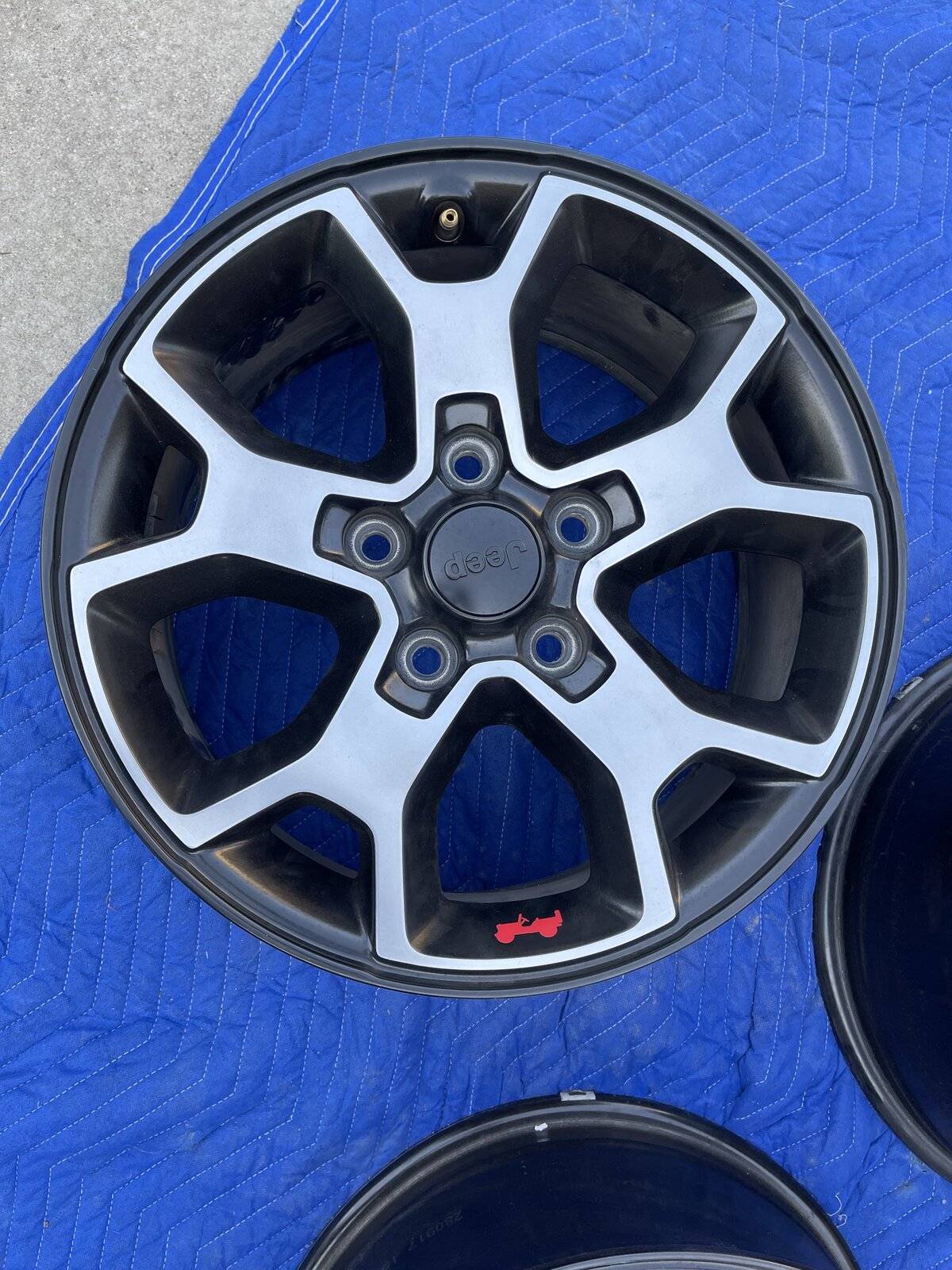 Jeep Wrangler JL Rubicon stock wheels 12645B07-B9FE-4EE5-BD7B-B72361679342