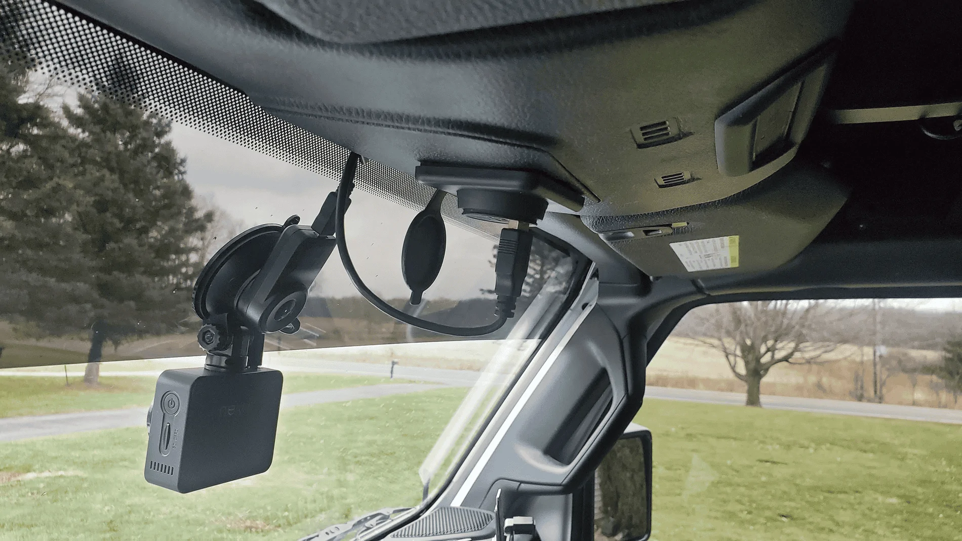 Jeep Wrangler JL Adding USB Ports 1624877280110