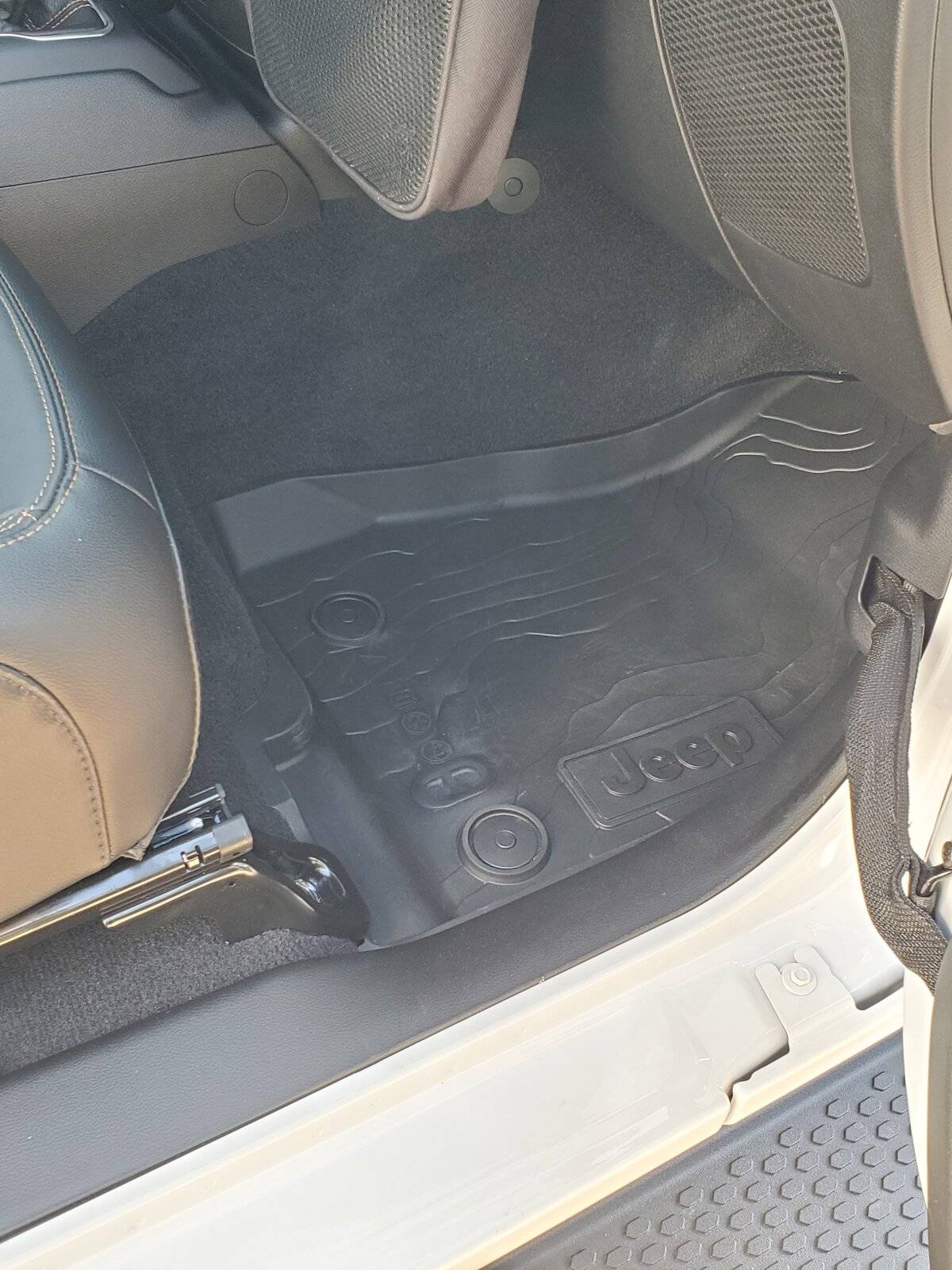 Jeep Wrangler JL Floor mats for the 4xE 20210511_075913