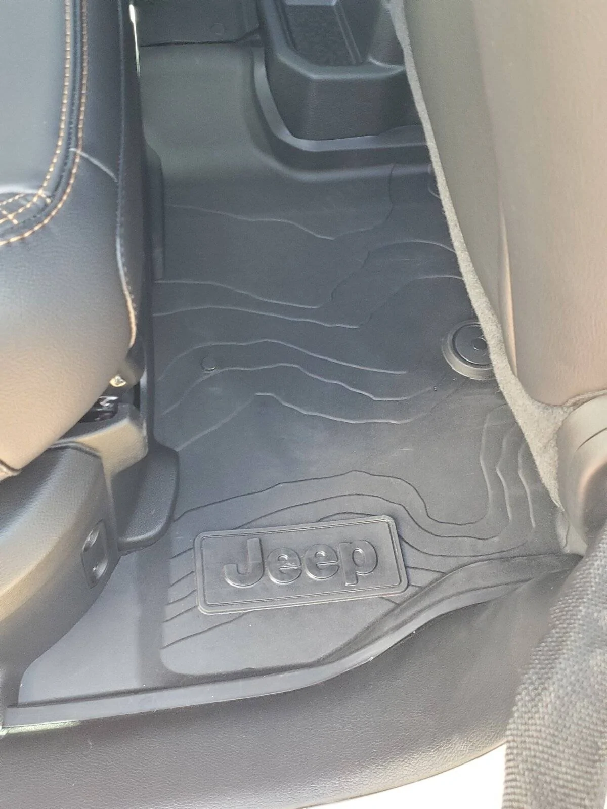 Jeep Wrangler JL Floor mats for the 4xE 20210511_075952