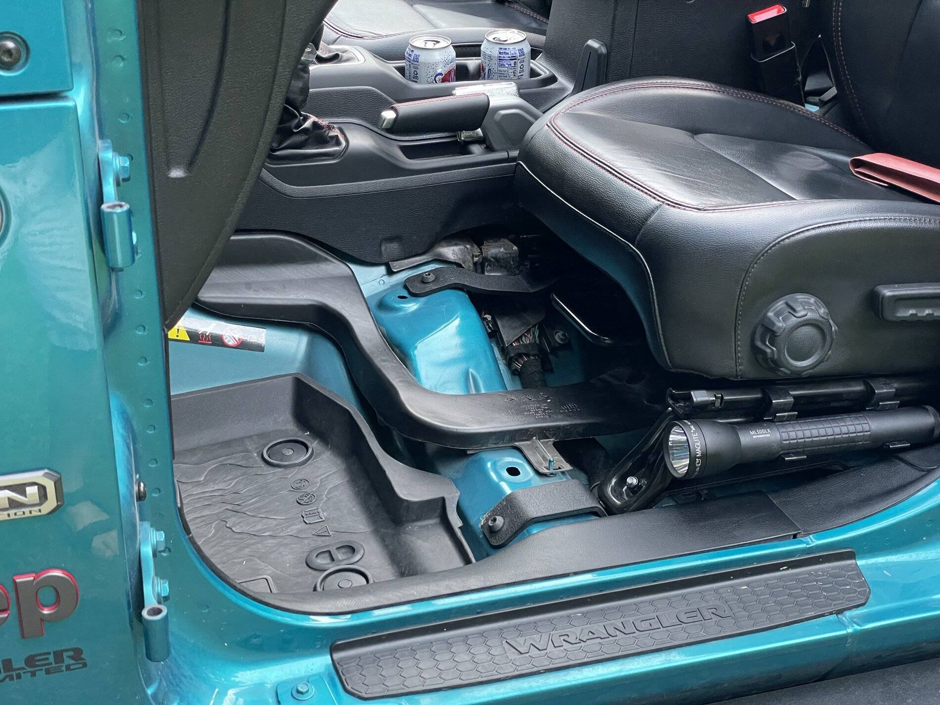 Jeep Wrangler JL Removable Carpet? 0F531494-F995-40ED-9AAF-346D0B892E62