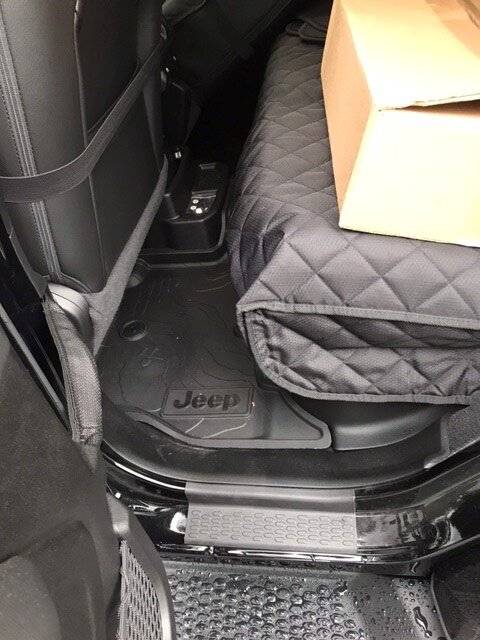 Jeep Wrangler JL Floor mats for the 4xE 9